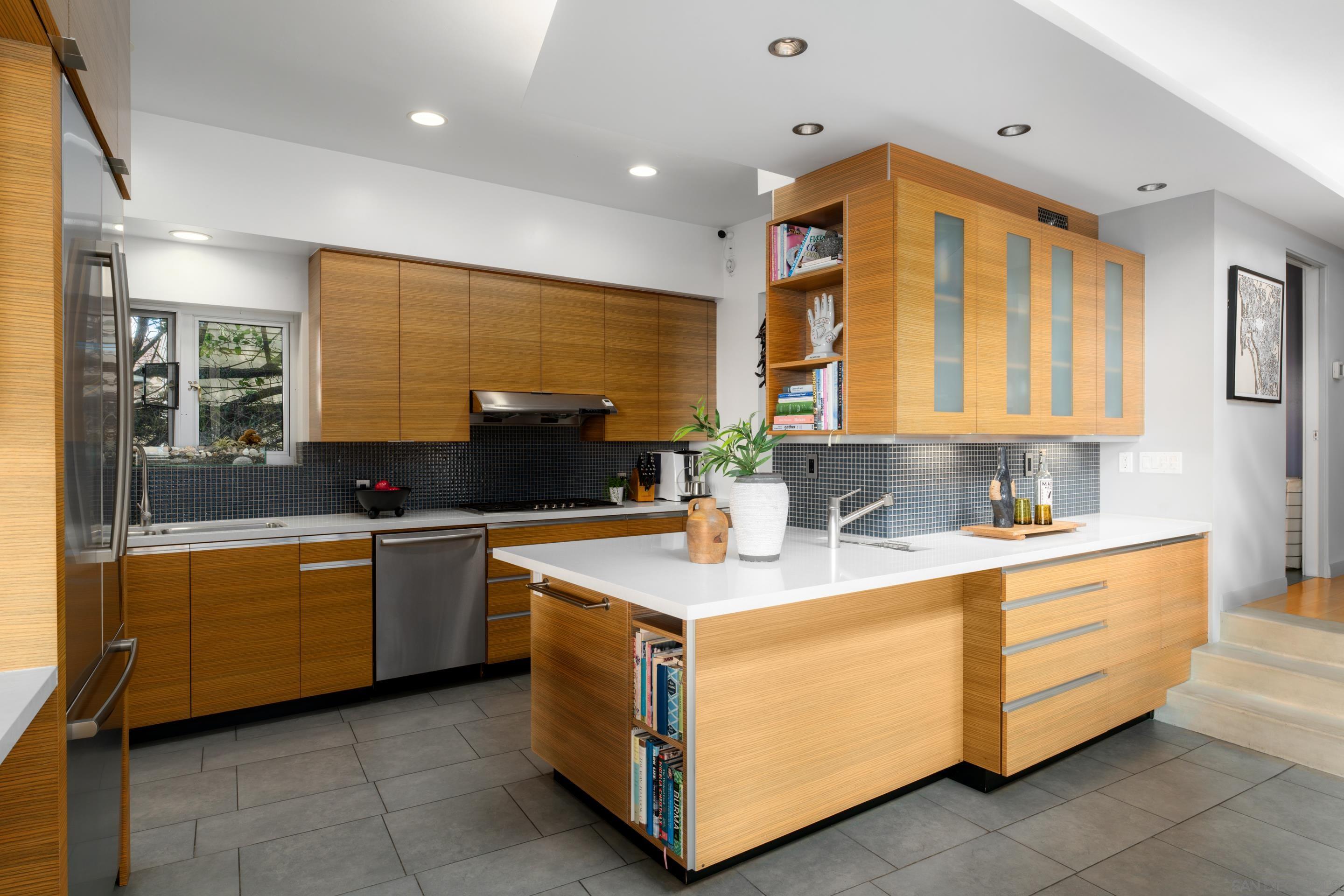 Detail Gallery Image 10 of 31 For 2730  Brant St, San Diego,  CA 92103 - 4 Beds | 3/1 Baths