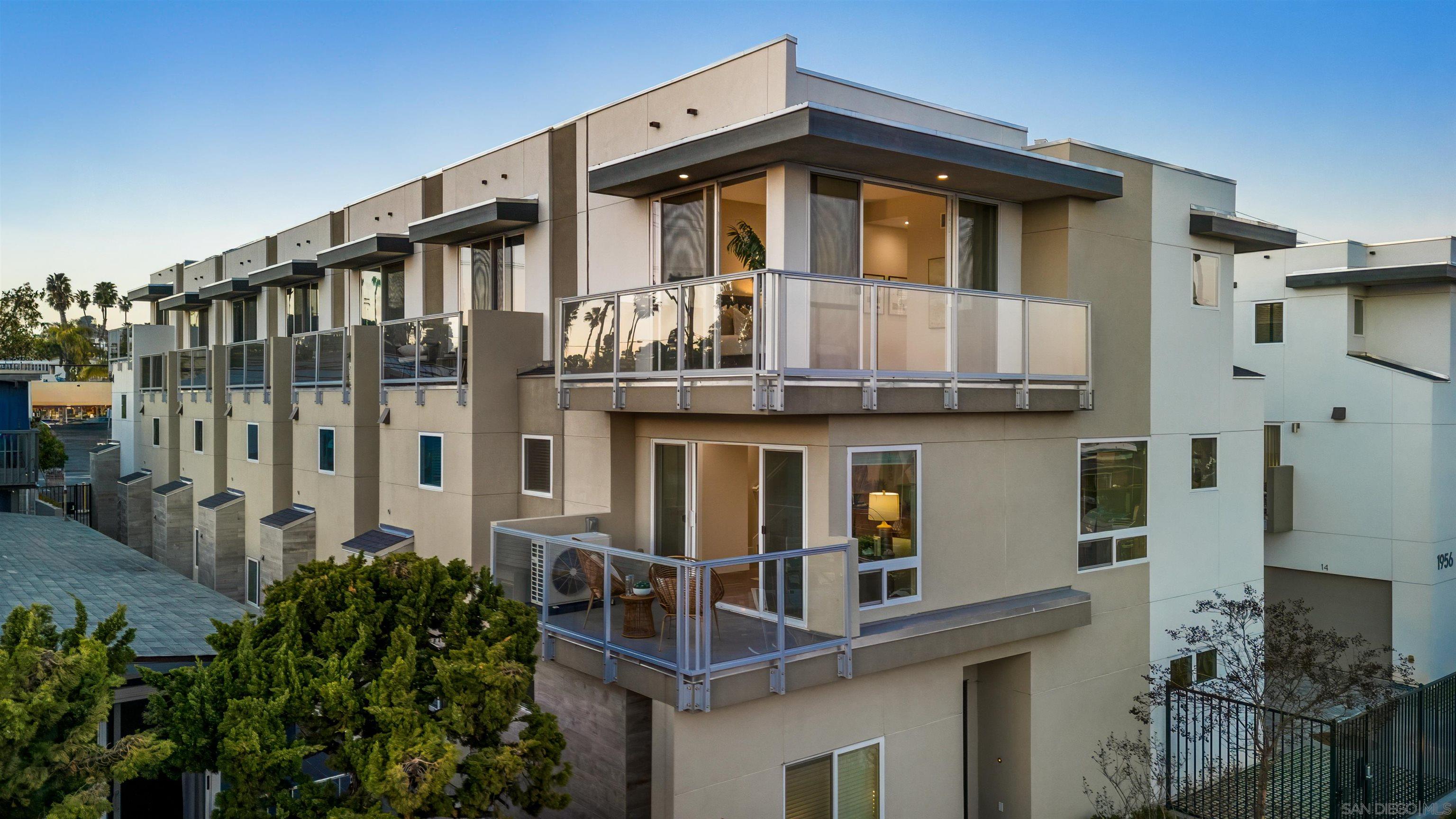 Detail Gallery Image 1 of 1 For 1952  Hornblend St  #7,  San Diego,  CA 92109 - 2 Beds | 2/1 Baths