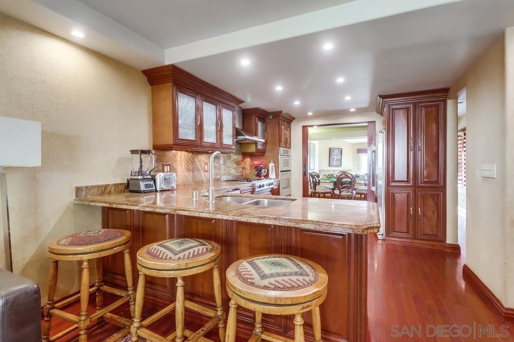 Detail Gallery Image 12 of 45 For 6826  Camino Berdecio, San Diego,  CA 92111 - 3 Beds | 3 Baths