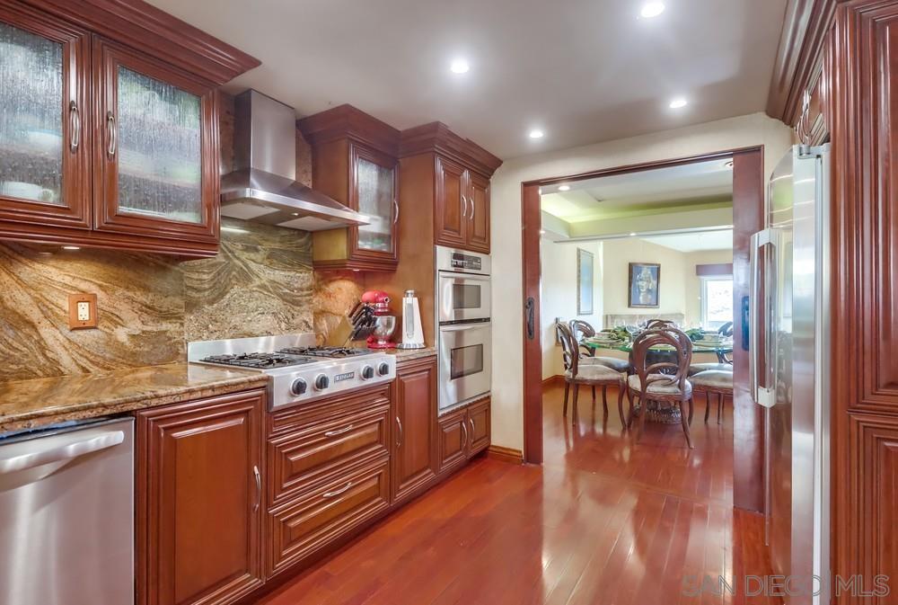 Detail Gallery Image 13 of 45 For 6826  Camino Berdecio, San Diego,  CA 92111 - 3 Beds | 3 Baths