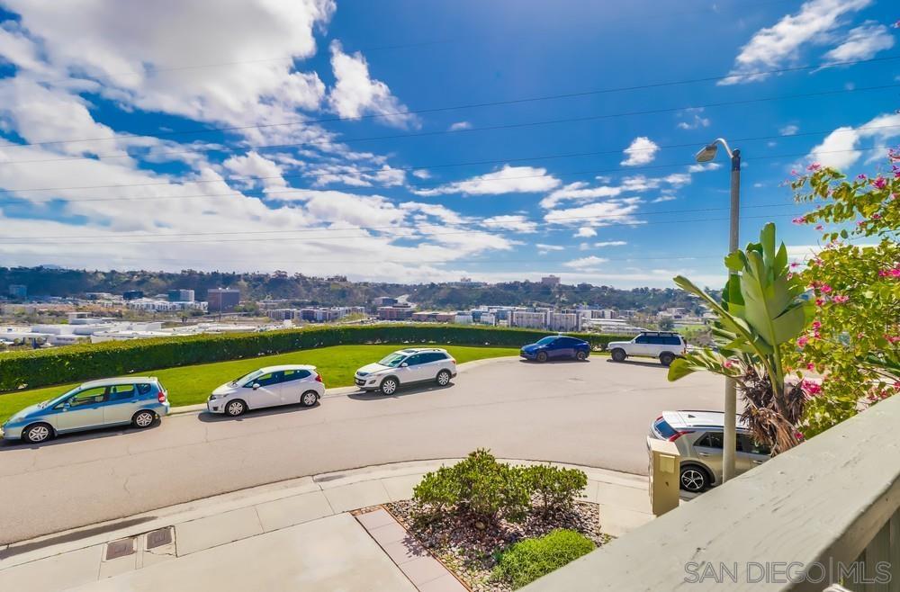 Detail Gallery Image 17 of 45 For 6826  Camino Berdecio, San Diego,  CA 92111 - 3 Beds | 3 Baths