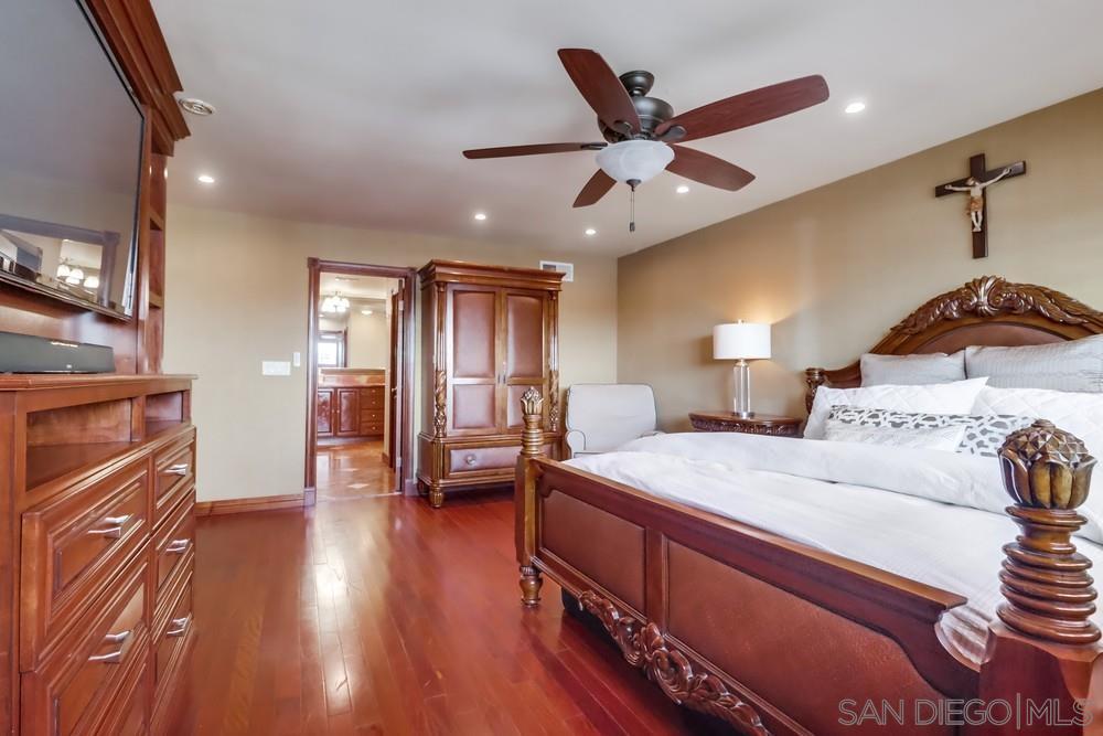 Detail Gallery Image 30 of 45 For 6826  Camino Berdecio, San Diego,  CA 92111 - 3 Beds | 3 Baths