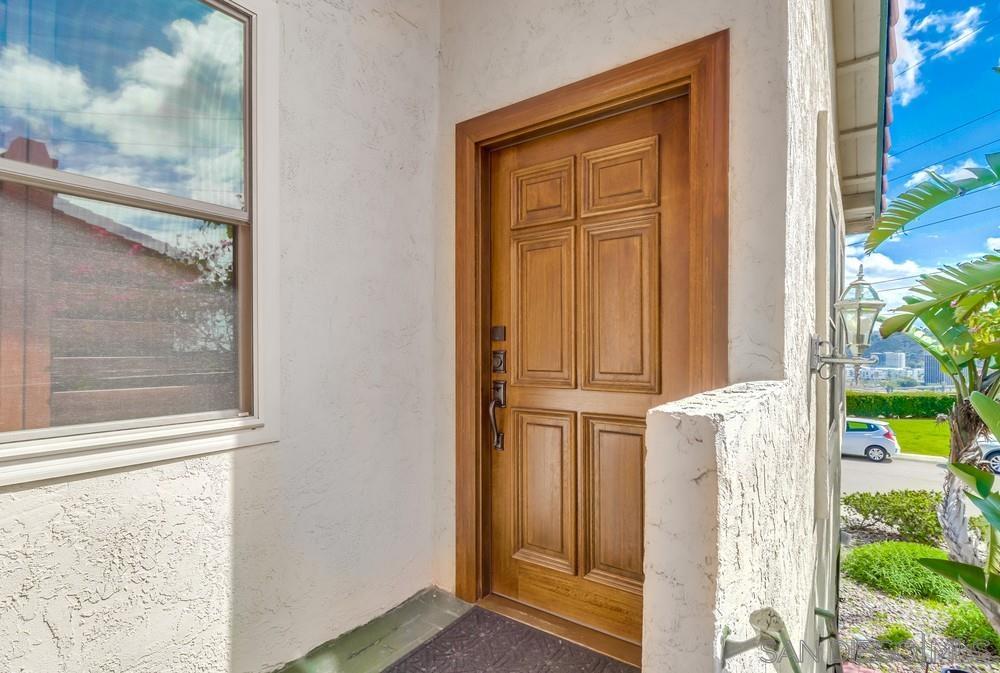 Detail Gallery Image 4 of 45 For 6826  Camino Berdecio, San Diego,  CA 92111 - 3 Beds | 3 Baths