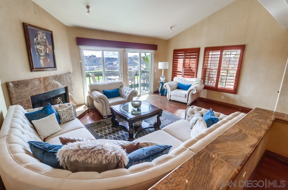 Detail Gallery Image 6 of 45 For 6826  Camino Berdecio, San Diego,  CA 92111 - 3 Beds | 3 Baths