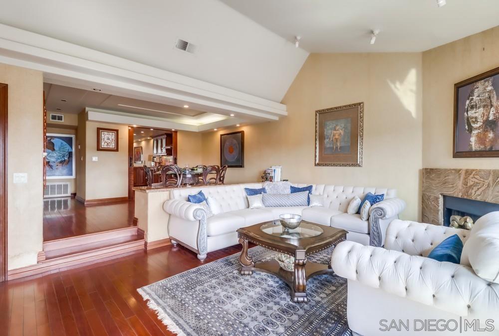 Detail Gallery Image 7 of 45 For 6826  Camino Berdecio, San Diego,  CA 92111 - 3 Beds | 3 Baths