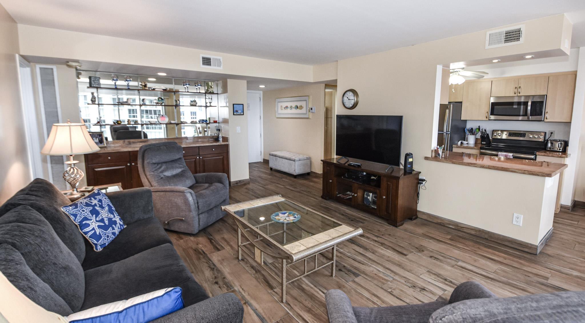 Detail Gallery Image 3 of 30 For 1770  Avenida Del Mundo  410, Coronado,  CA 92118 - 2 Beds | 2 Baths