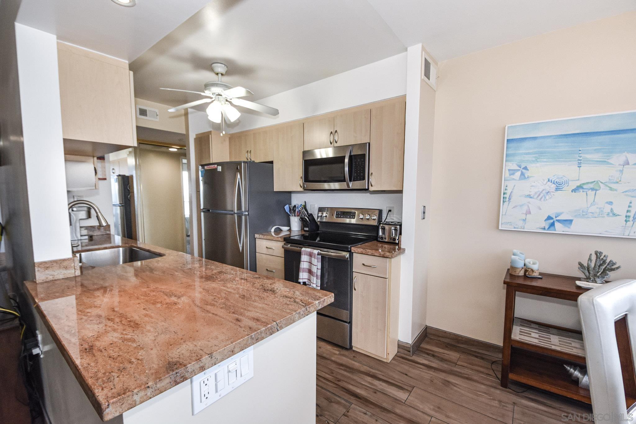 Detail Gallery Image 6 of 30 For 1770  Avenida Del Mundo  410, Coronado,  CA 92118 - 2 Beds | 2 Baths