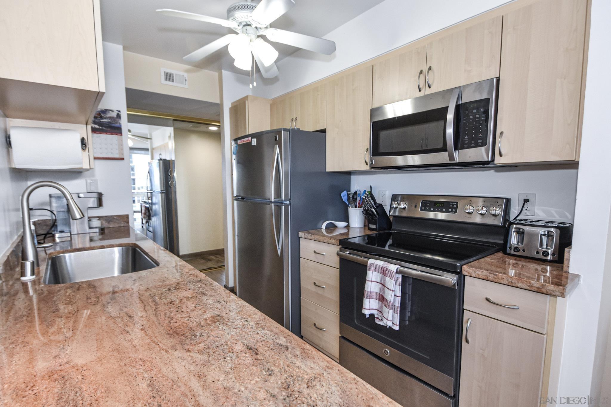 Detail Gallery Image 7 of 30 For 1770  Avenida Del Mundo  410, Coronado,  CA 92118 - 2 Beds | 2 Baths