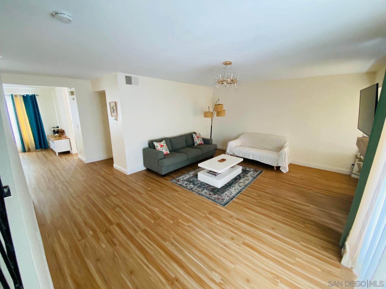 Detail Gallery Image 14 of 32 For 8271  Caminito Modena, La Jolla,  CA 92037 - 3 Beds | 2/1 Baths