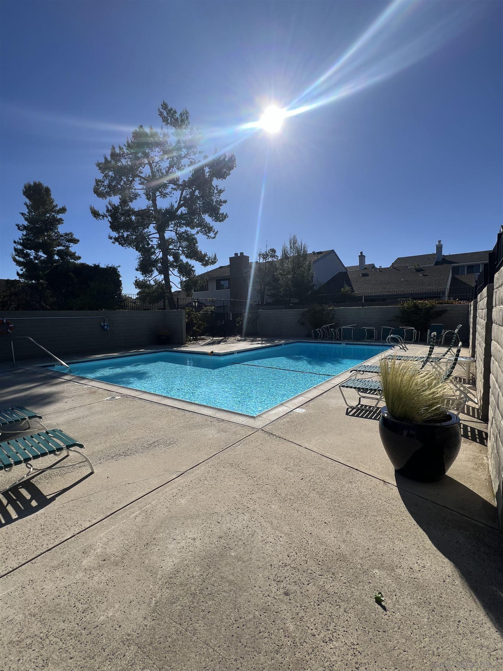 Detail Gallery Image 3 of 32 For 8271  Caminito Modena, La Jolla,  CA 92037 - 3 Beds | 2/1 Baths