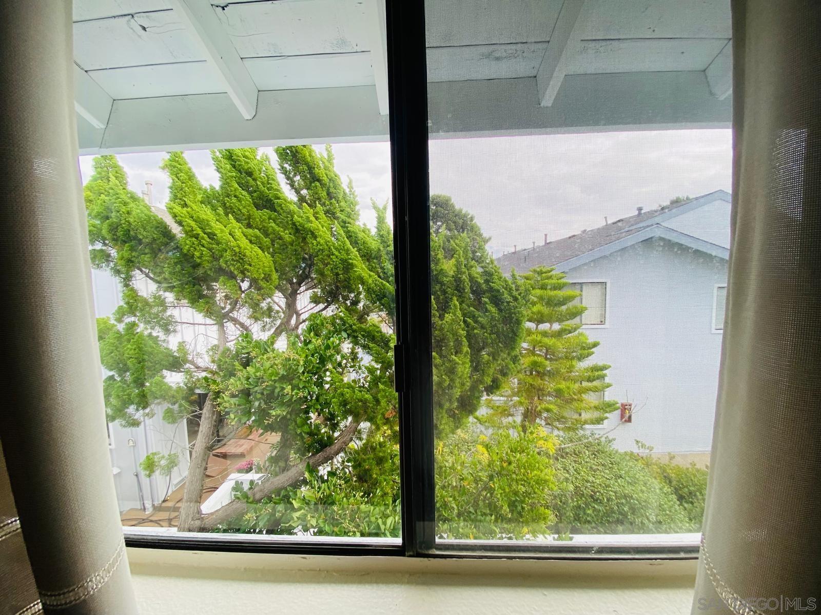 Detail Gallery Image 22 of 32 For 8271  Caminito Modena, La Jolla,  CA 92037 - 3 Beds | 2/1 Baths