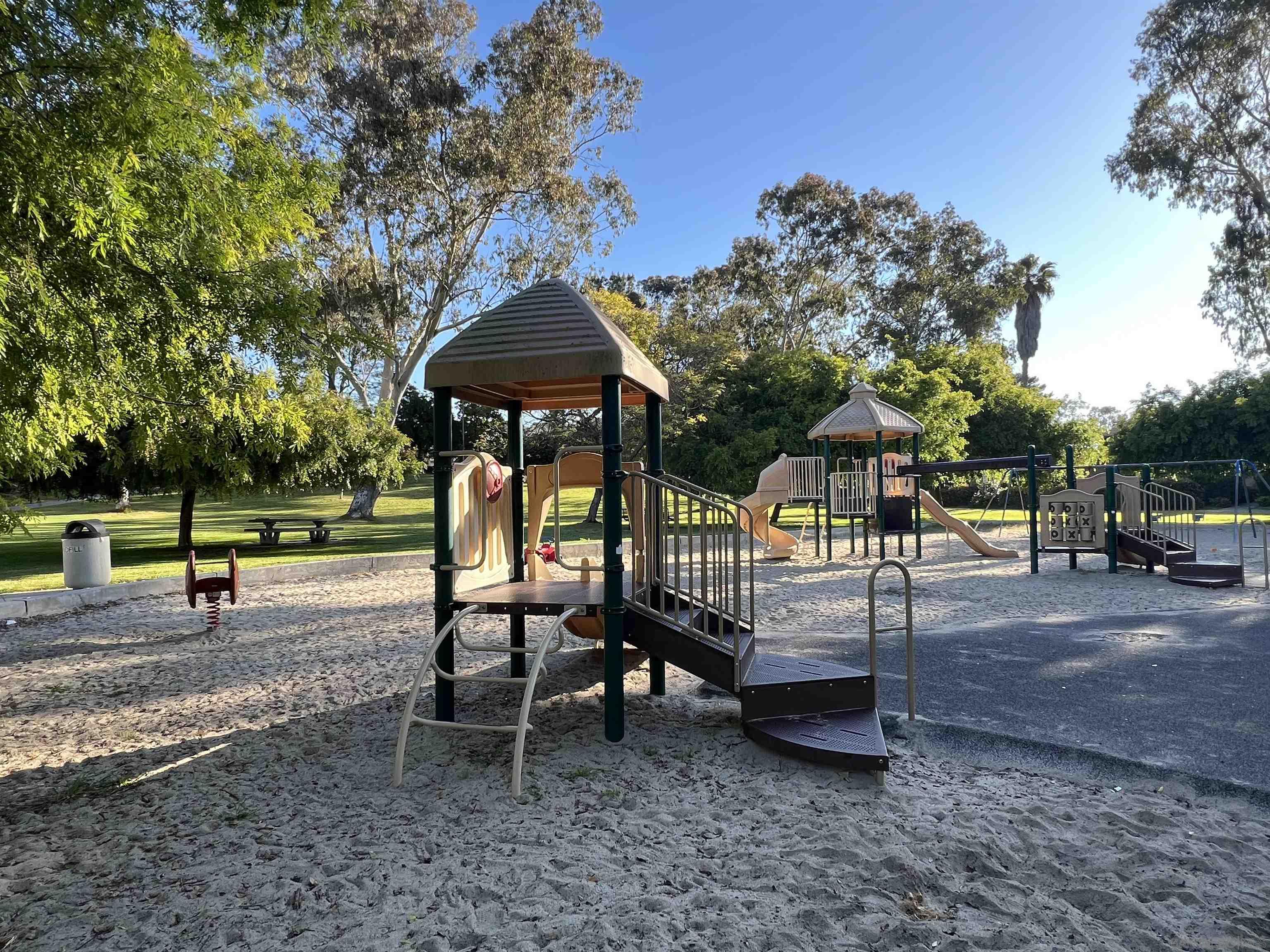 Detail Gallery Image 5 of 32 For 8271  Caminito Modena, La Jolla,  CA 92037 - 3 Beds | 2/1 Baths