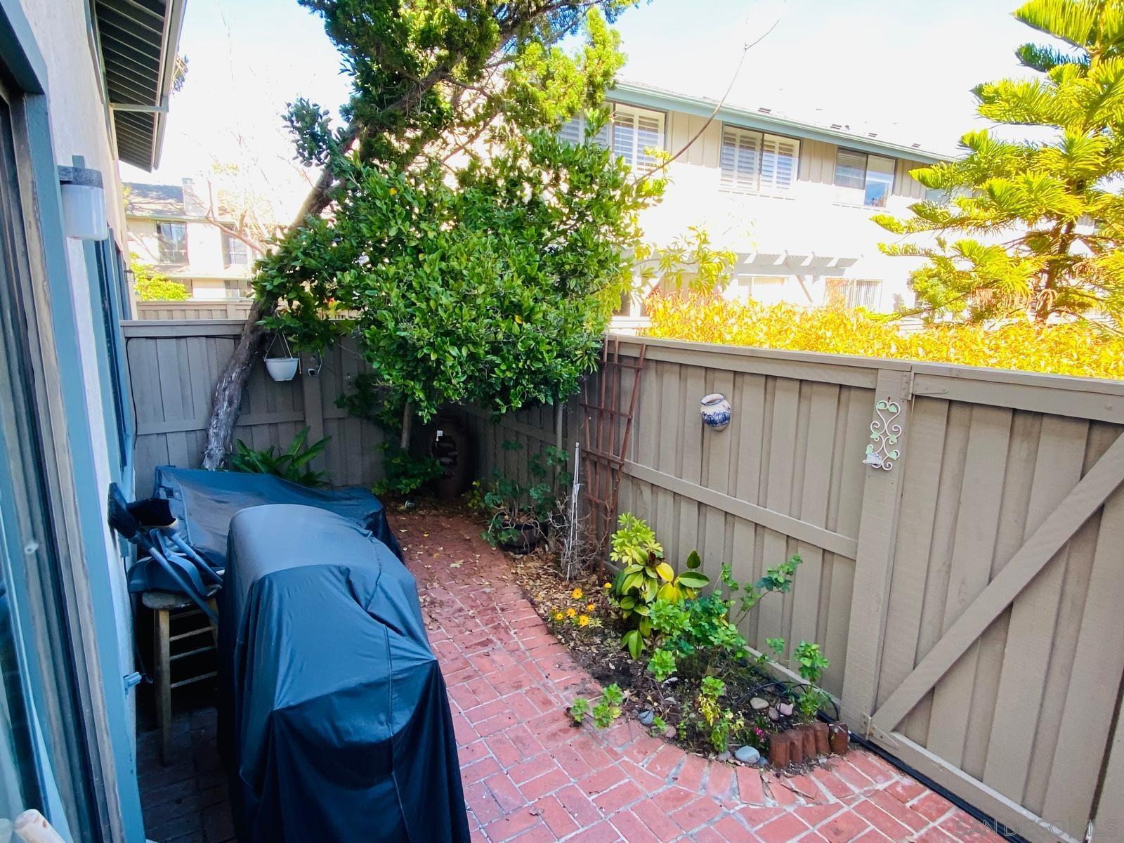 Detail Gallery Image 7 of 32 For 8271  Caminito Modena, La Jolla,  CA 92037 - 3 Beds | 2/1 Baths