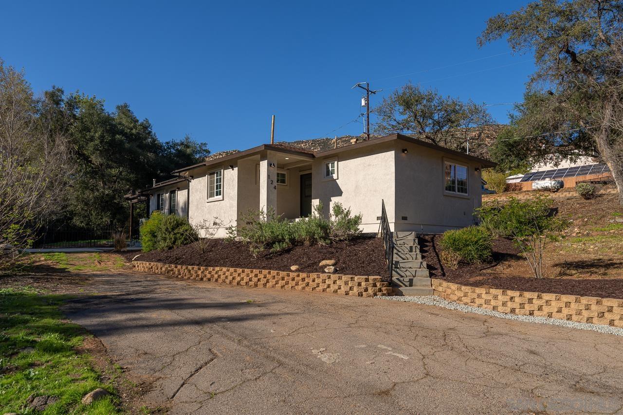 Detail Gallery Image 1 of 1 For 124  Frances Dr, El Cajon,  CA 92019 - 3 Beds | 2 Baths