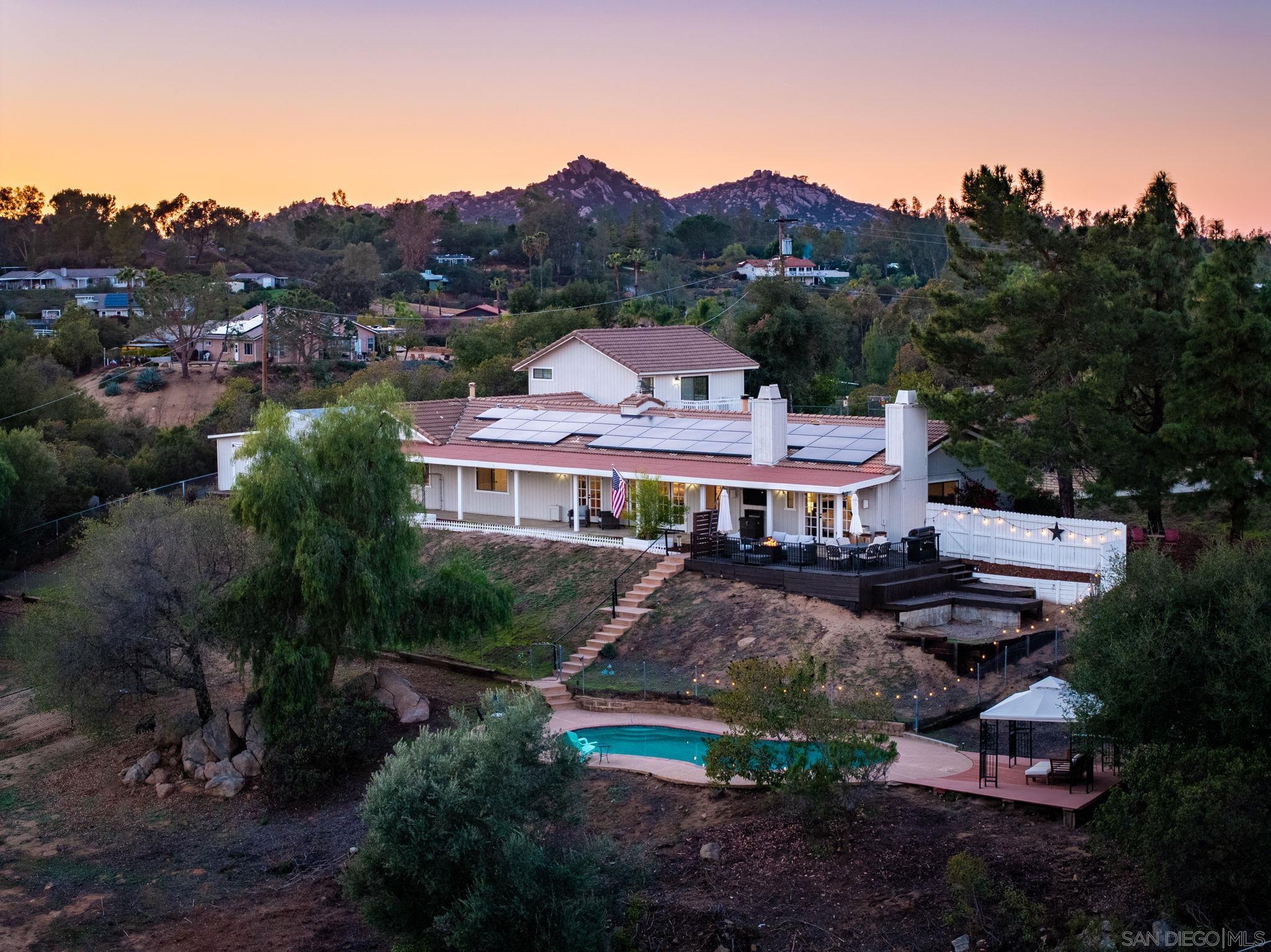 Detail Gallery Image 1 of 1 For 16390  Whispering Oaks Dr, Ramona,  CA 92065 - 6 Beds | 4 Baths