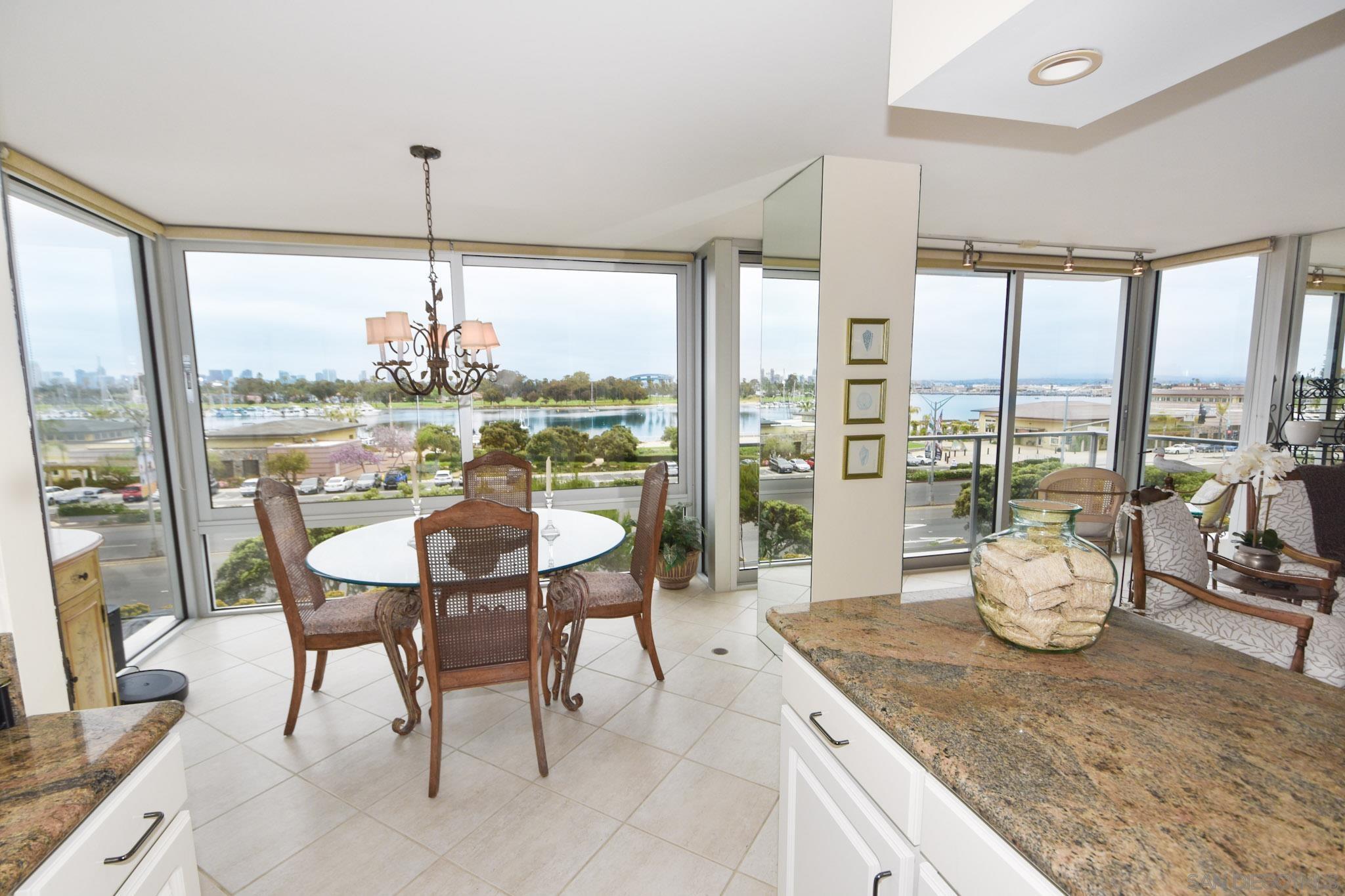 Detail Gallery Image 3 of 22 For 1770  Avenida Del Mundo  206, Coronado,  CA 92118 - 2 Beds | 2 Baths