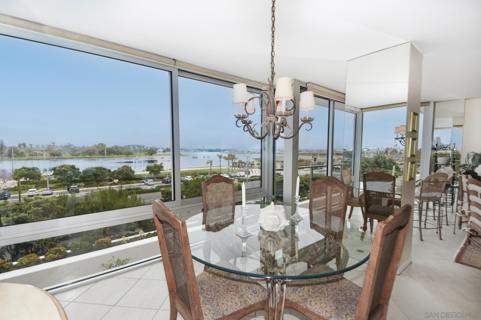 Detail Gallery Image 4 of 22 For 1770  Avenida Del Mundo  206, Coronado,  CA 92118 - 2 Beds | 2 Baths