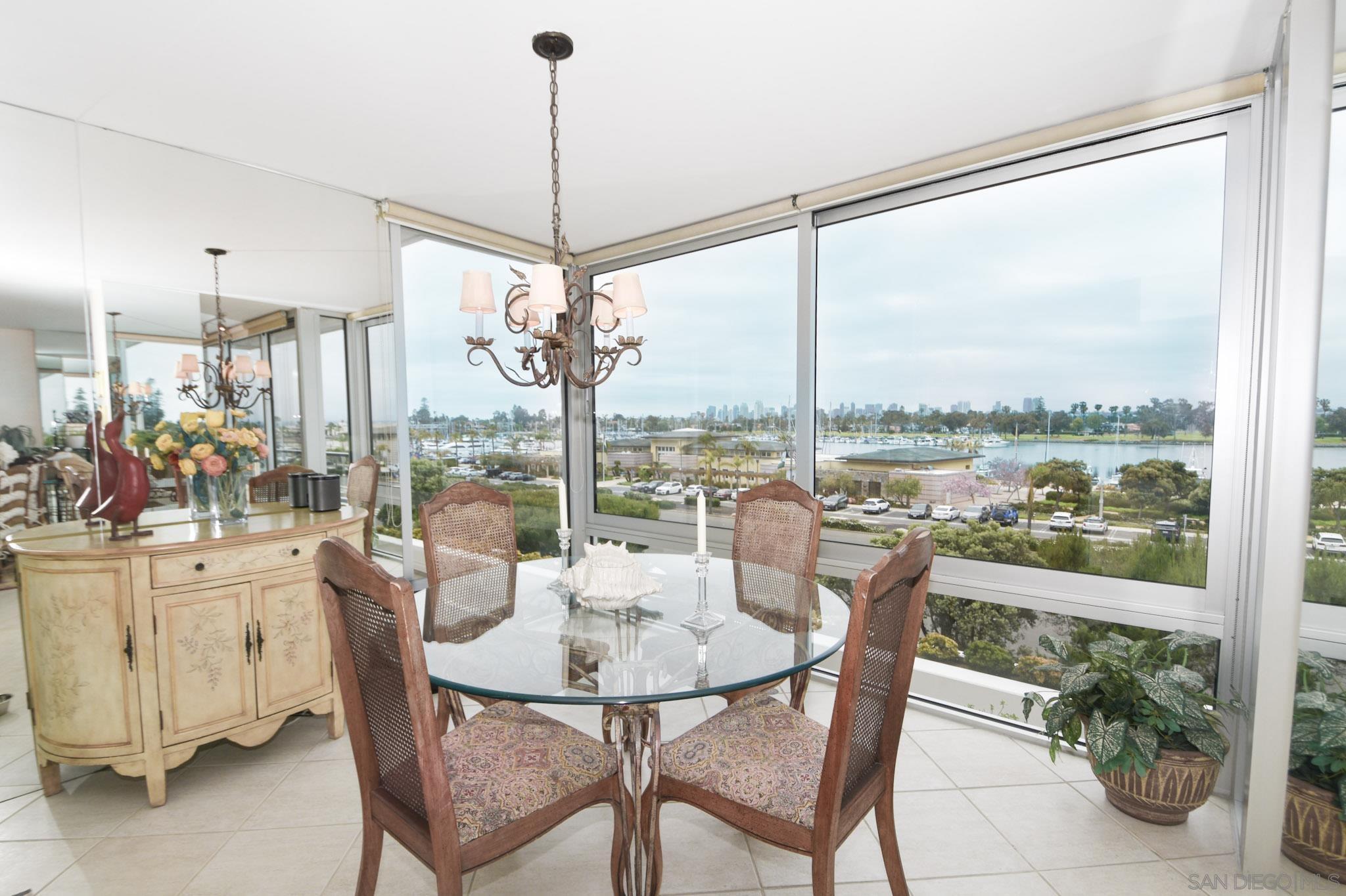 Detail Gallery Image 5 of 22 For 1770  Avenida Del Mundo  206, Coronado,  CA 92118 - 2 Beds | 2 Baths