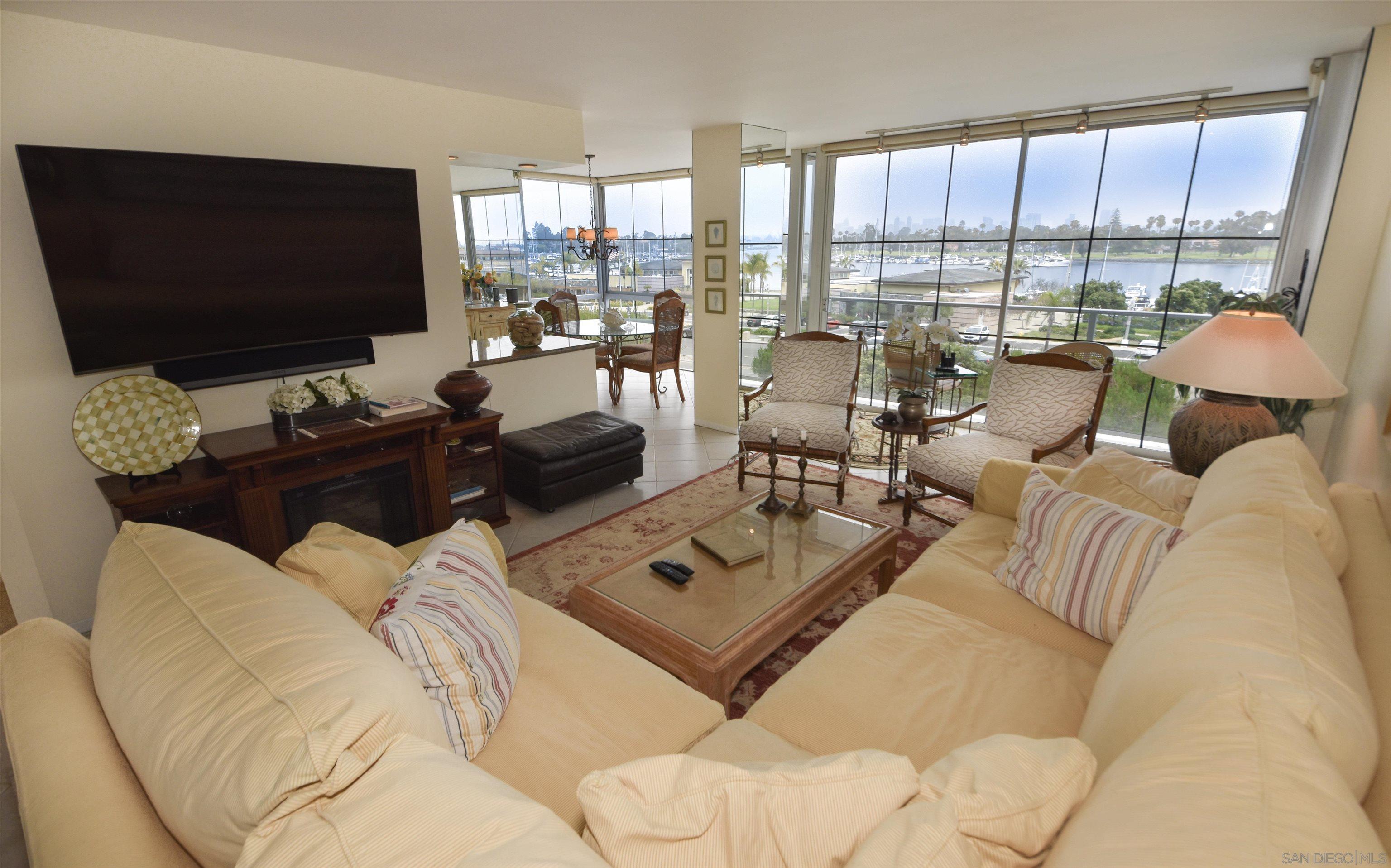 Detail Gallery Image 8 of 22 For 1770  Avenida Del Mundo  206, Coronado,  CA 92118 - 2 Beds | 2 Baths