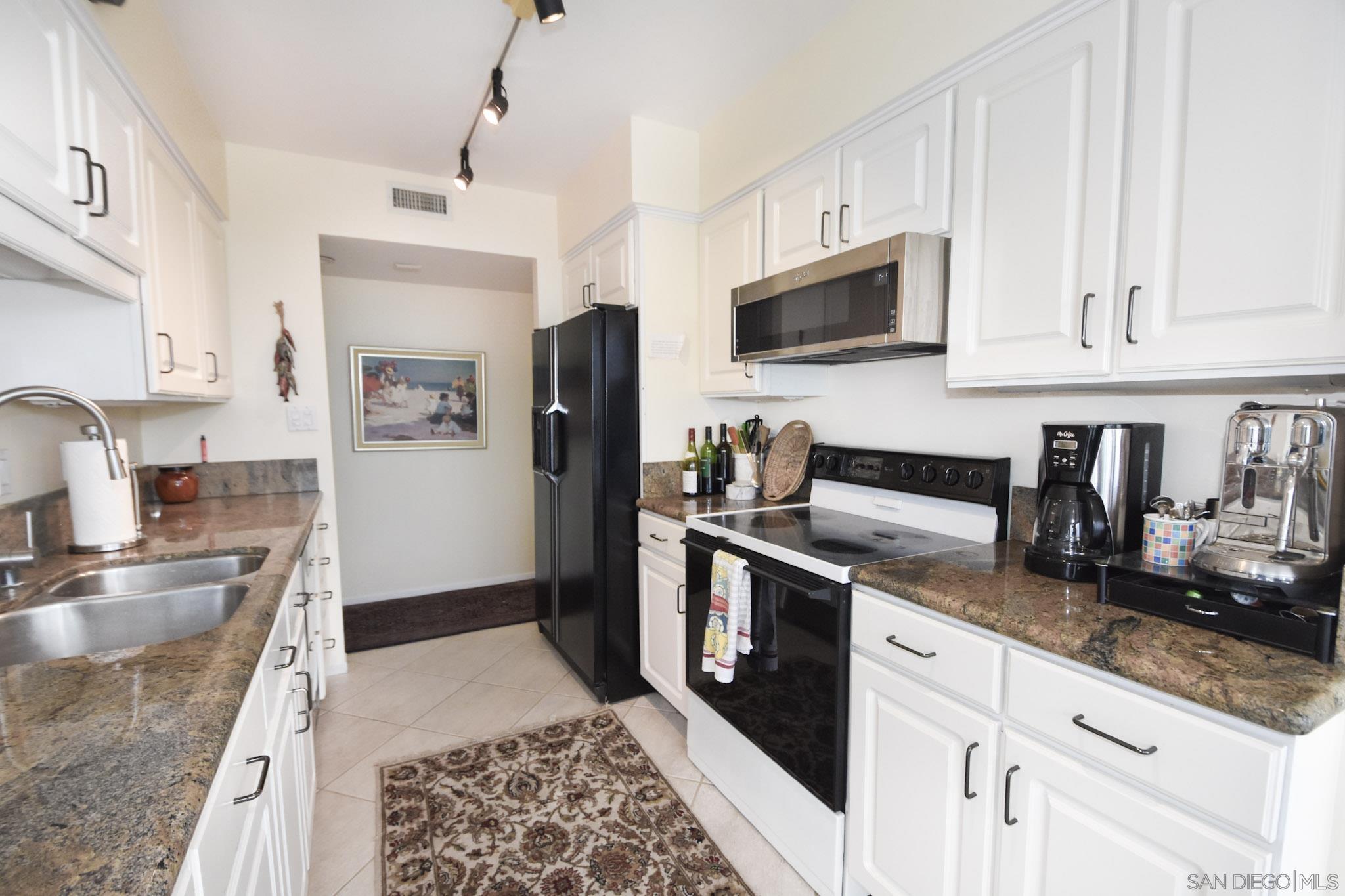 Detail Gallery Image 10 of 22 For 1770  Avenida Del Mundo  206, Coronado,  CA 92118 - 2 Beds | 2 Baths