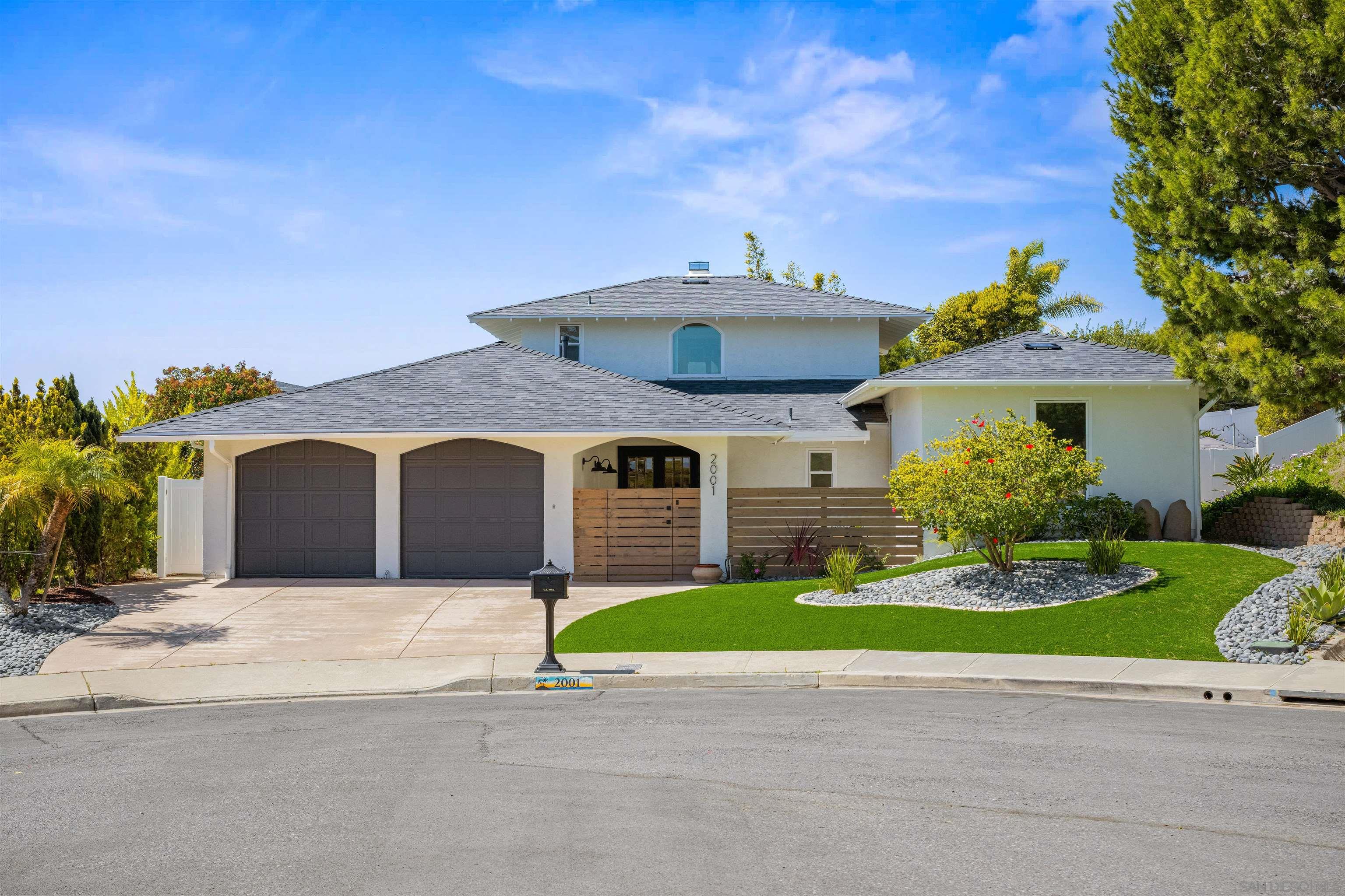 Detail Gallery Image 1 of 1 For 2001  Elevada Street, Oceanside,  CA 92054 - 4 Beds | 3 Baths