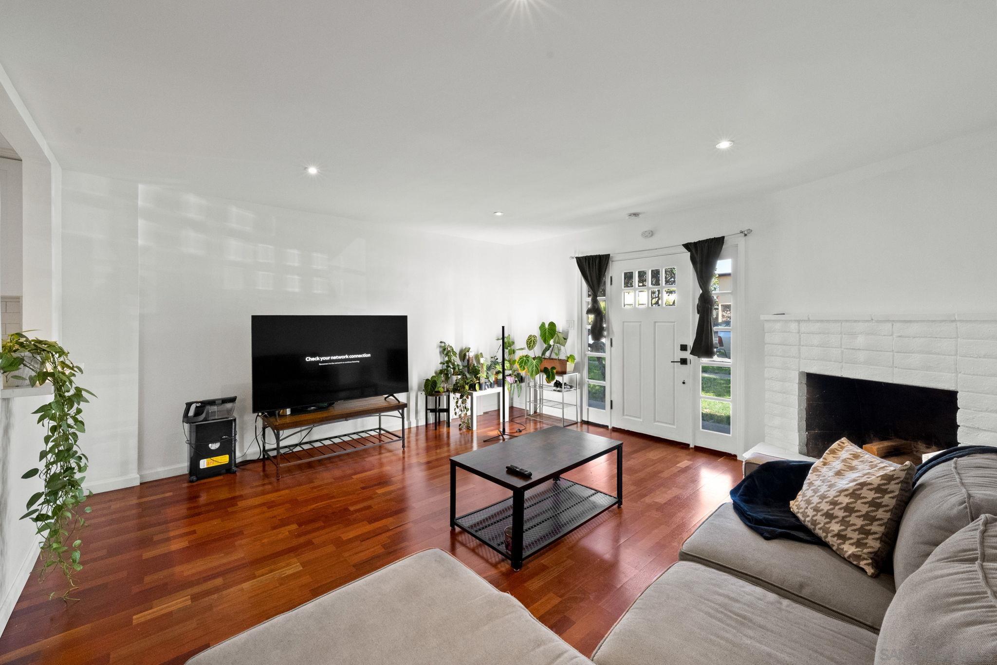 Detail Gallery Image 1 of 1 For 410  Woodlawn Ave  a,  Chula Vista,  CA 91910 - 2 Beds | 1/1 Baths