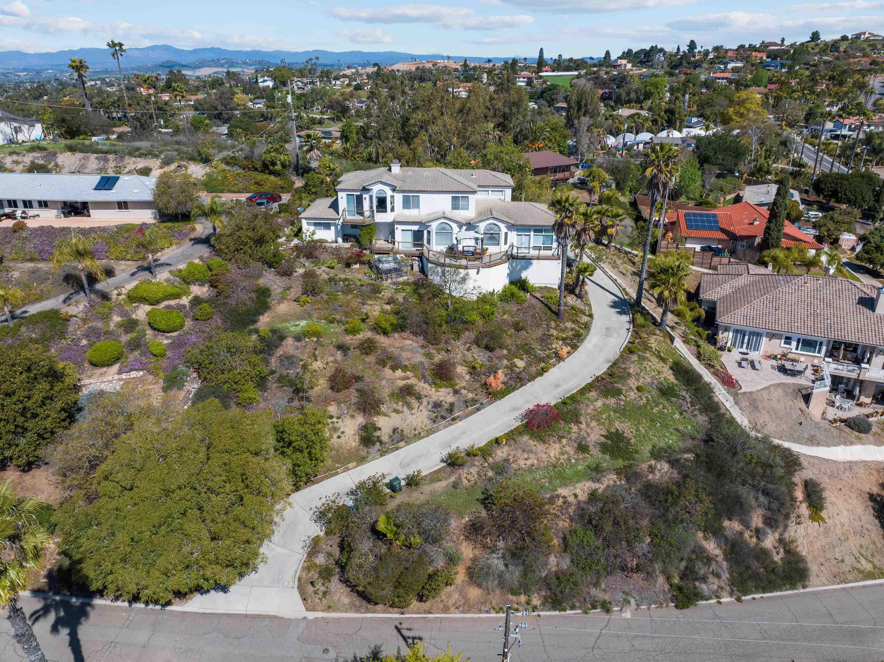 Detail Gallery Image 1 of 1 For 1522  Maxwell Lane, Vista,  CA 92084 - 3 Beds | 2/1 Baths