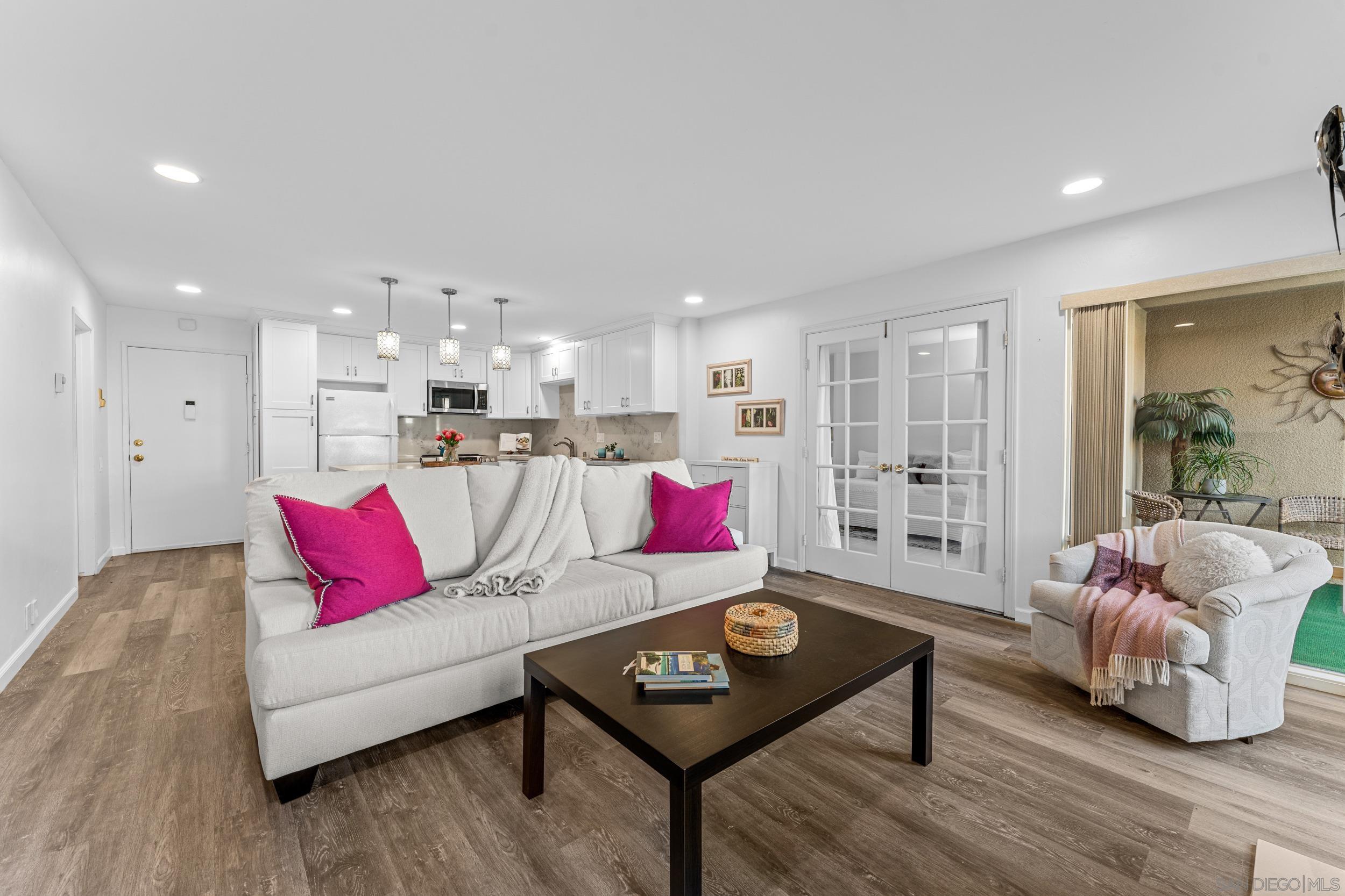 Detail Gallery Image 1 of 1 For 1801  Diamond St  #112,  San Diego,  CA 92109 - 2 Beds | 2 Baths