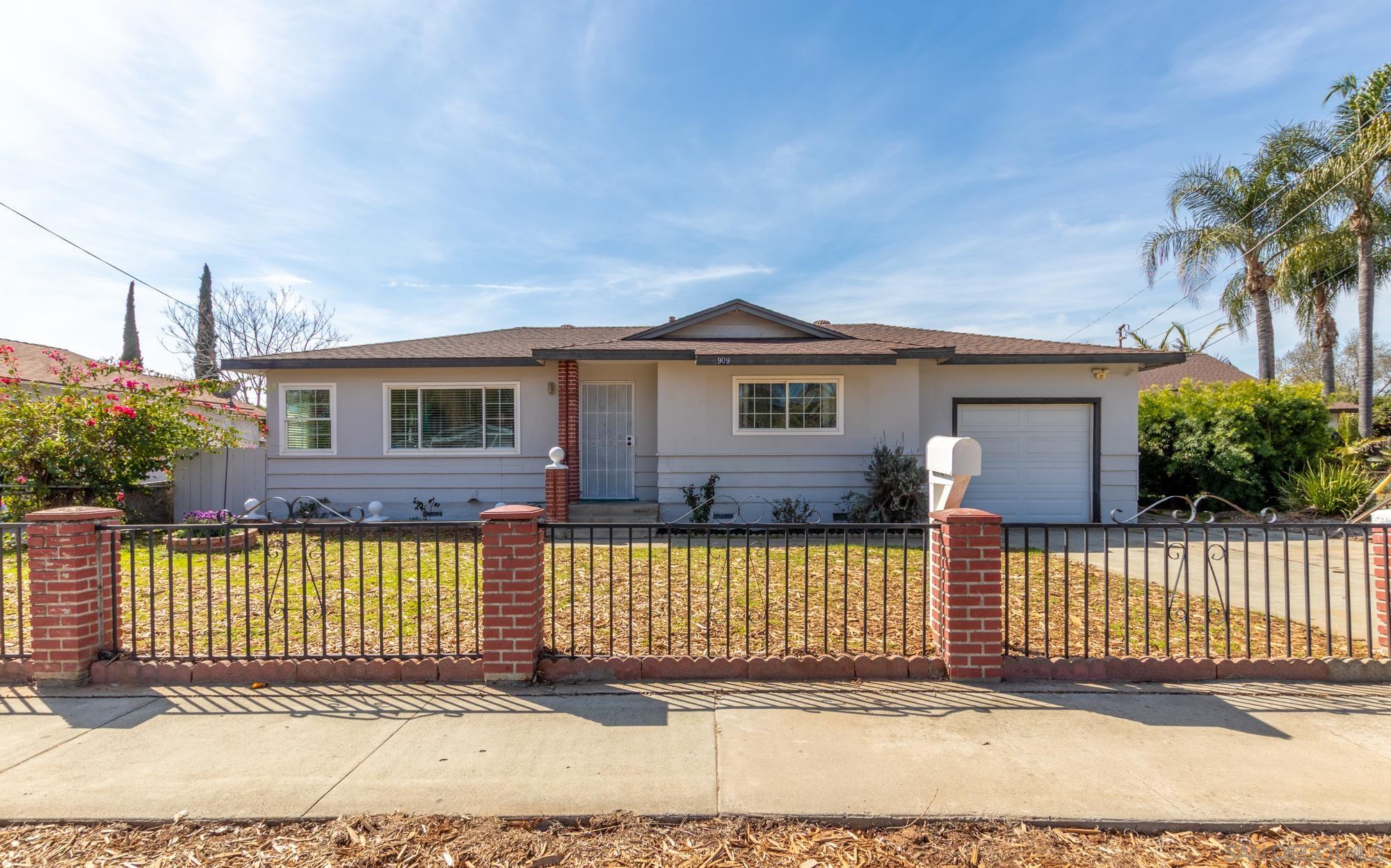 Detail Gallery Image 1 of 1 For 909 N Midway Dr, Escondido,  CA 92027 - 3 Beds | 1 Baths