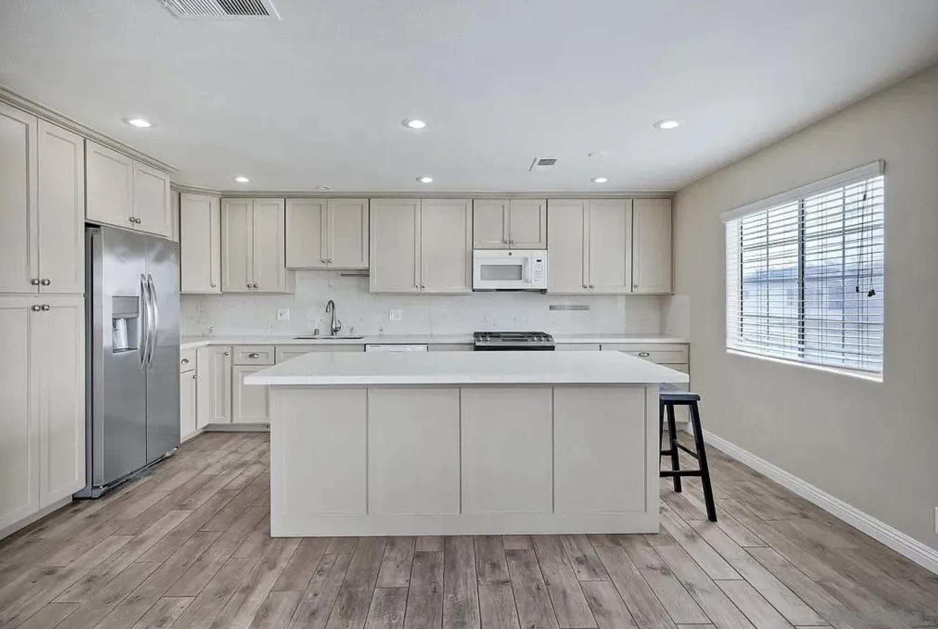 Detail Gallery Image 1 of 1 For 171  Elkwood Ave, Imperial Beach,  CA 91932 - 3 Beds | 3 Baths