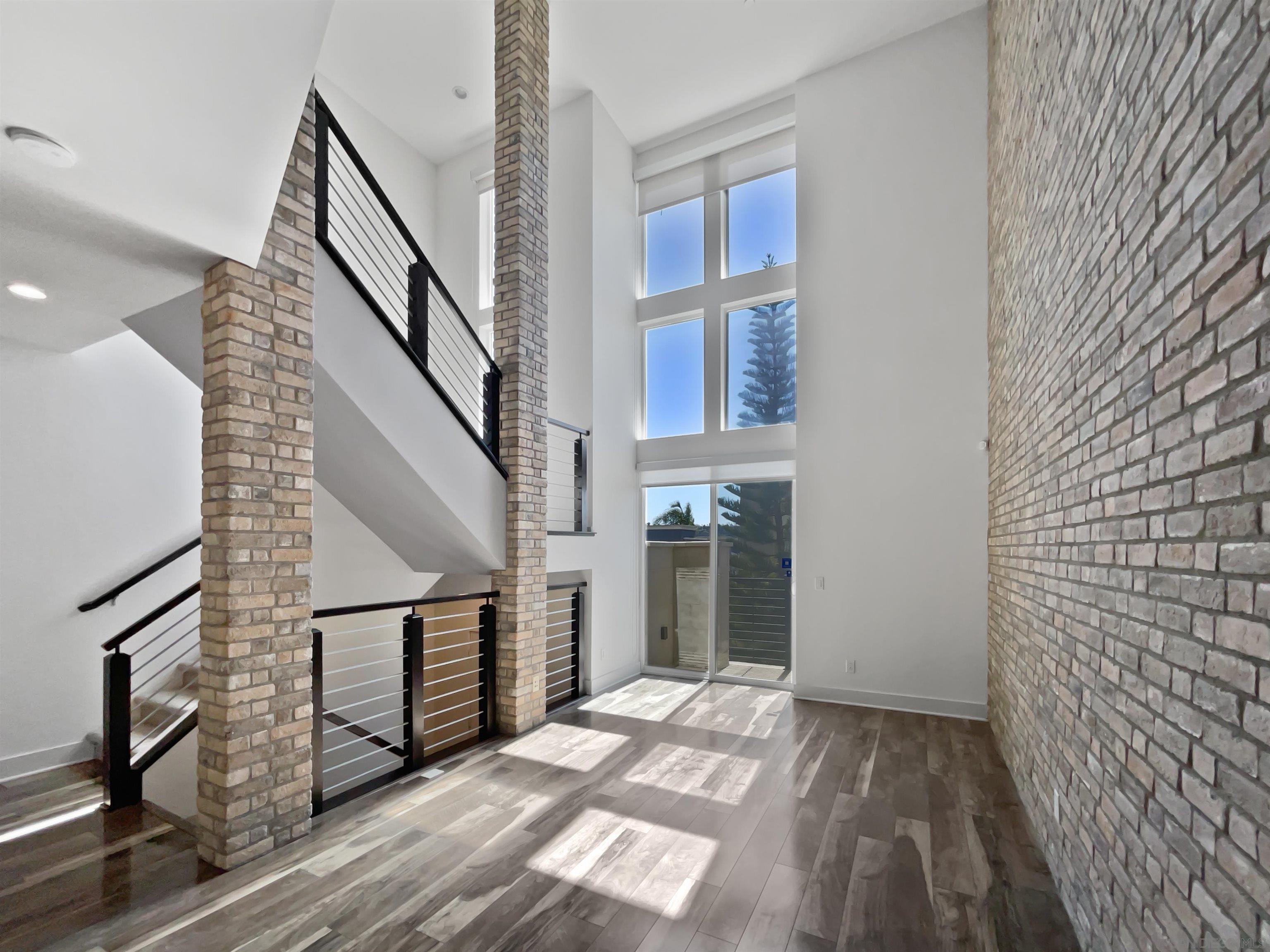 Detail Gallery Image 3 of 20 For 7887  Stylus Dr, San Diego,  CA 92108 - 2 Beds | 2/1 Baths