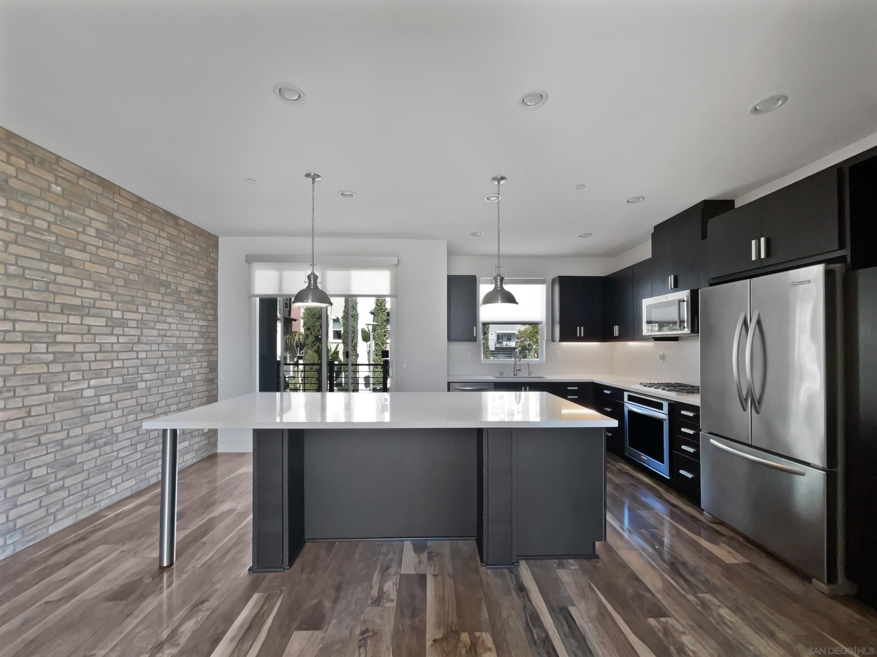 Detail Gallery Image 7 of 20 For 7887  Stylus Dr, San Diego,  CA 92108 - 2 Beds | 2/1 Baths