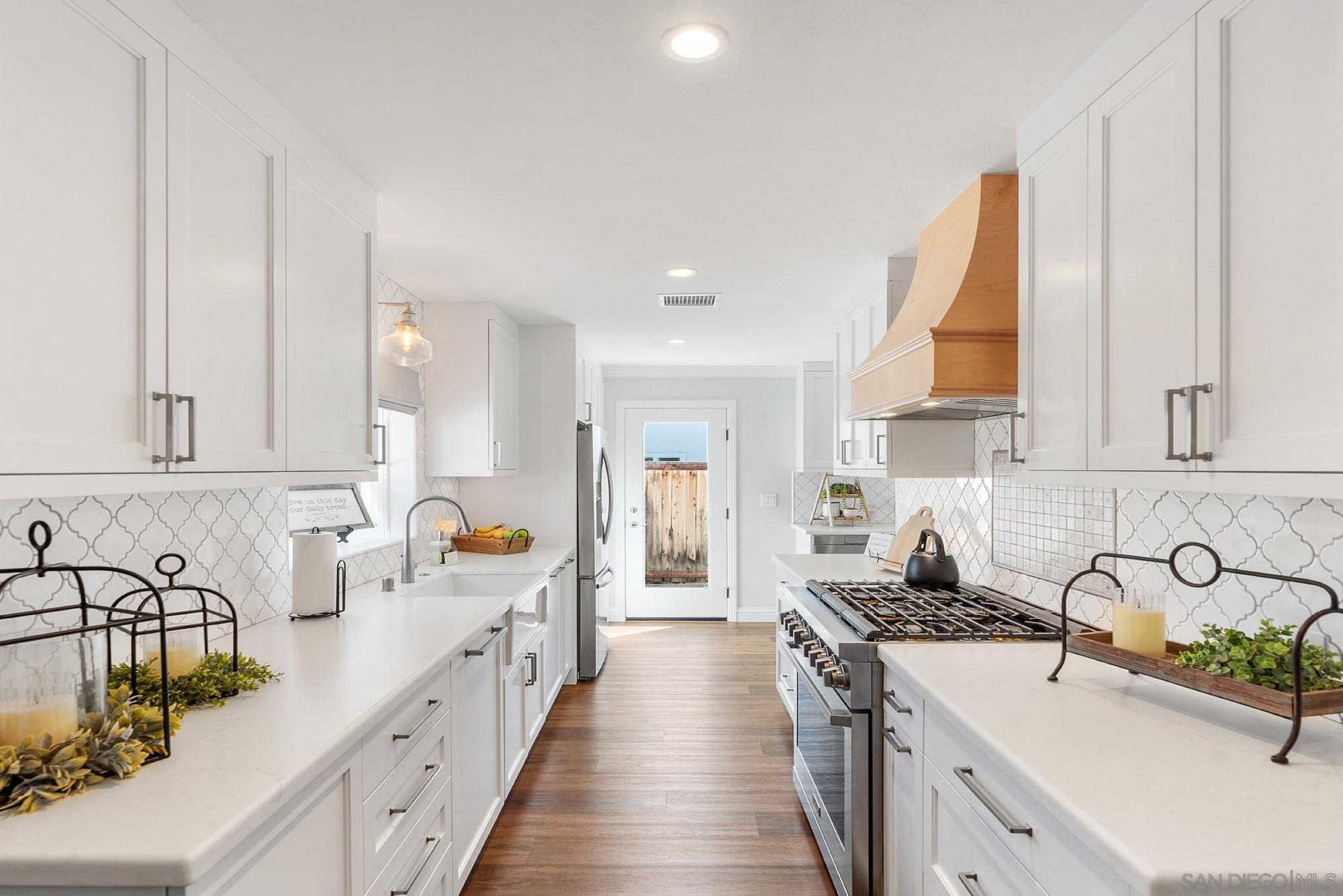 Detail Gallery Image 1 of 1 For 13736  Tobiasson Rd, Poway,  CA 92064 - 3 Beds | 2 Baths