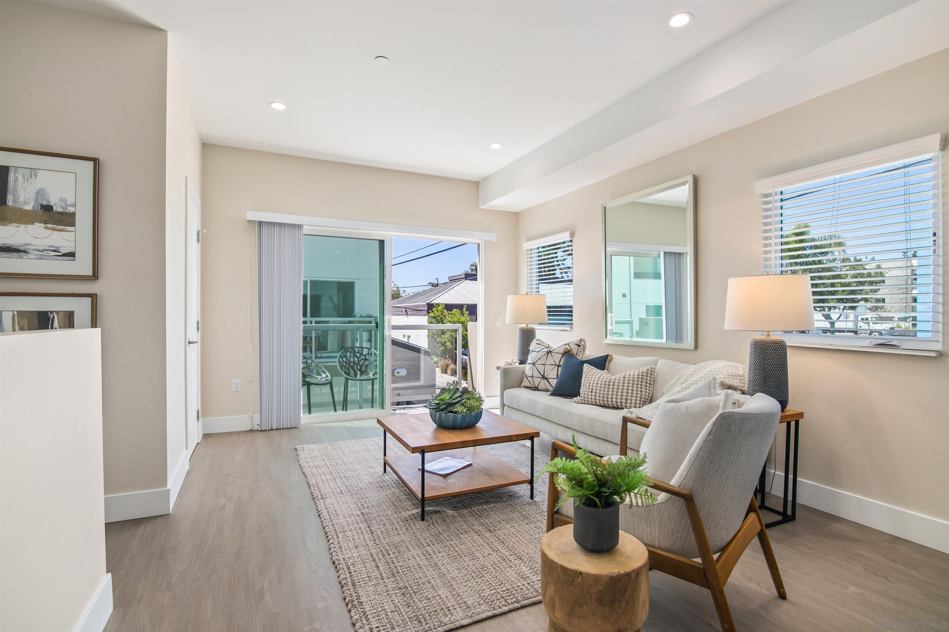 Detail Gallery Image 2 of 20 For 1956  Hornblend St  #8,  San Diego,  CA 92109 - 2 Beds | 2/1 Baths