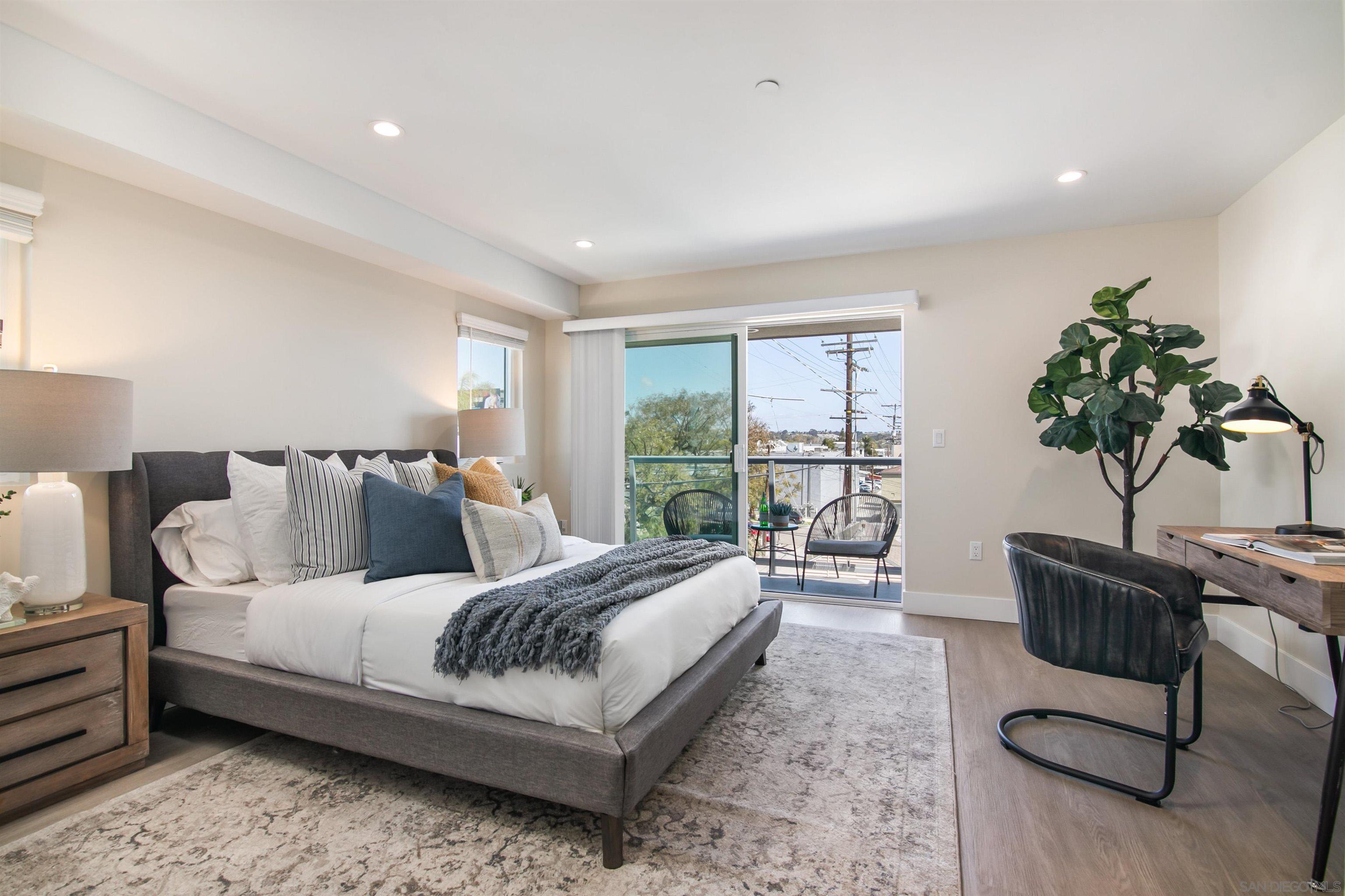 Detail Gallery Image 10 of 20 For 1956  Hornblend St  #8,  San Diego,  CA 92109 - 2 Beds | 2/1 Baths