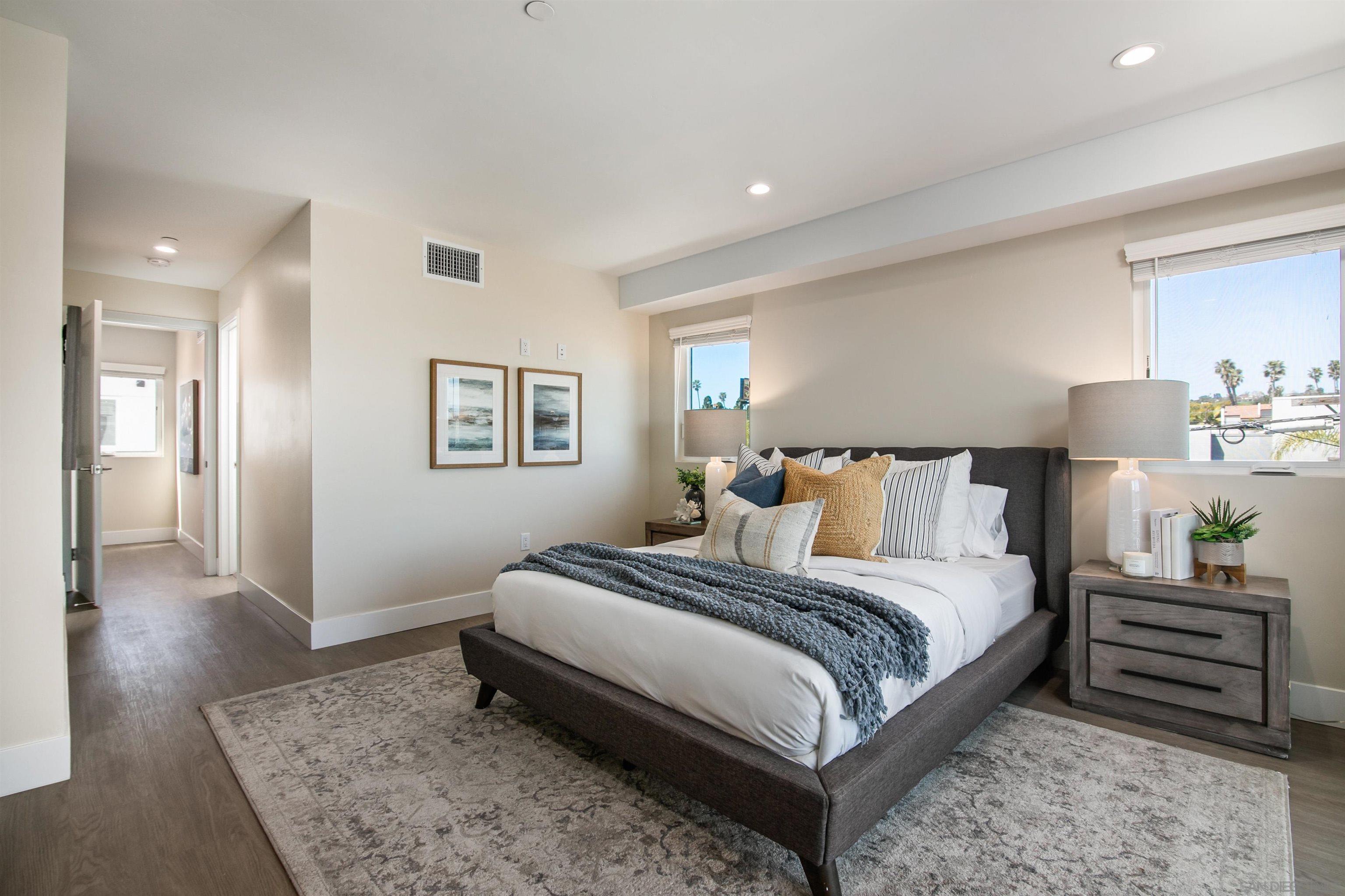 Detail Gallery Image 11 of 20 For 1956  Hornblend St  #8,  San Diego,  CA 92109 - 2 Beds | 2/1 Baths