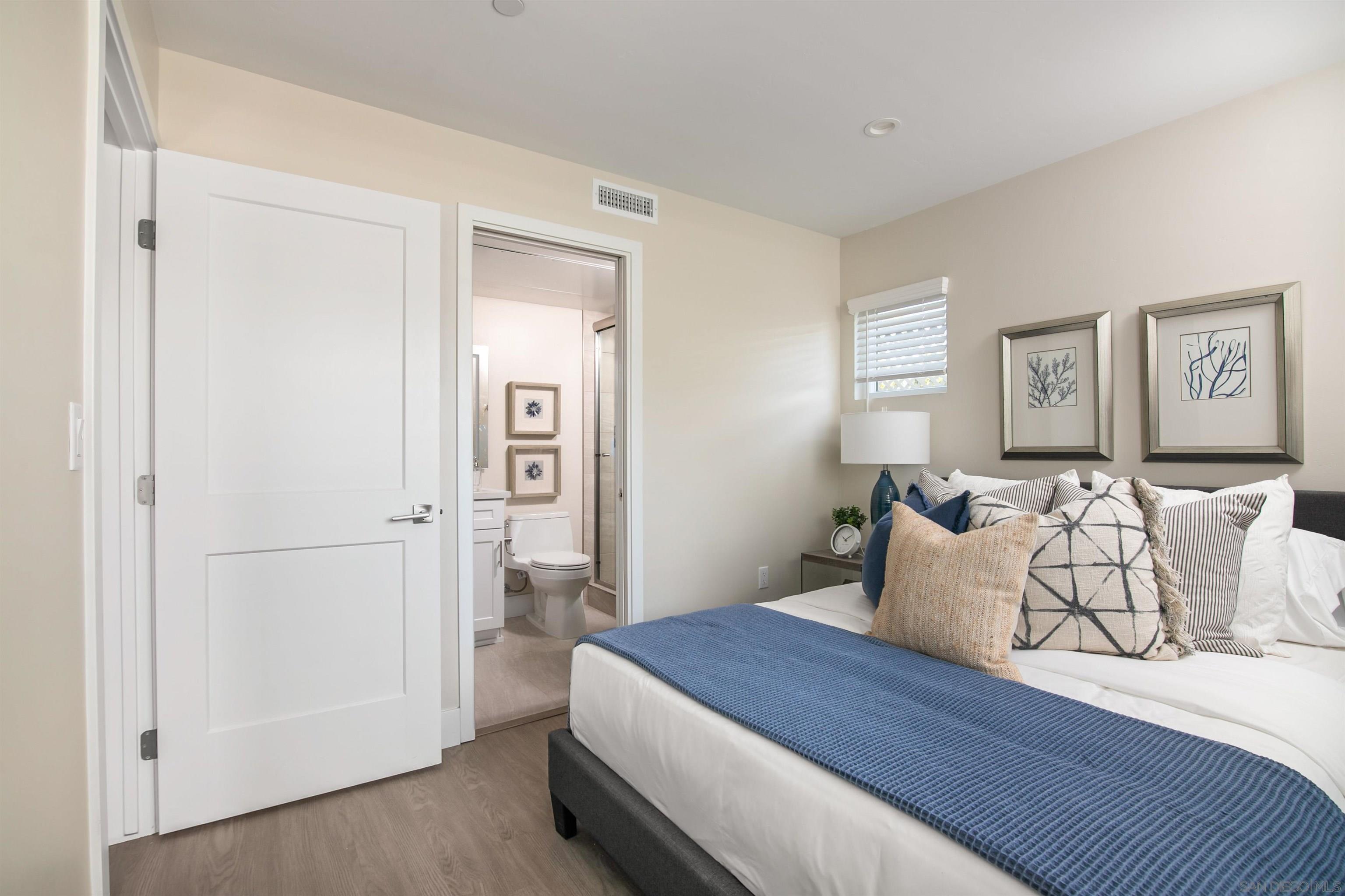 Detail Gallery Image 17 of 20 For 1956  Hornblend St  #8,  San Diego,  CA 92109 - 2 Beds | 2/1 Baths