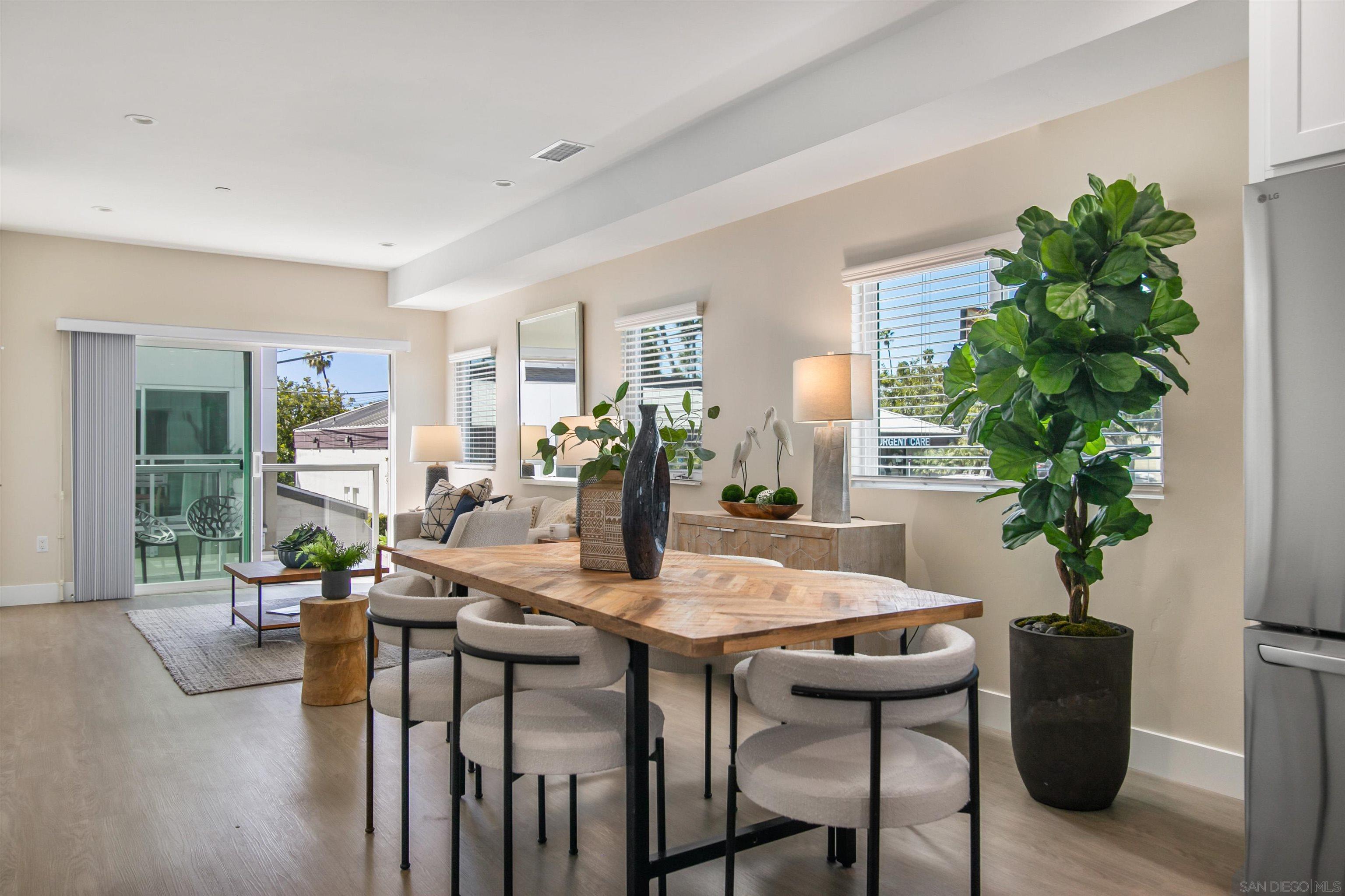 Detail Gallery Image 3 of 20 For 1956  Hornblend St  #8,  San Diego,  CA 92109 - 2 Beds | 2/1 Baths