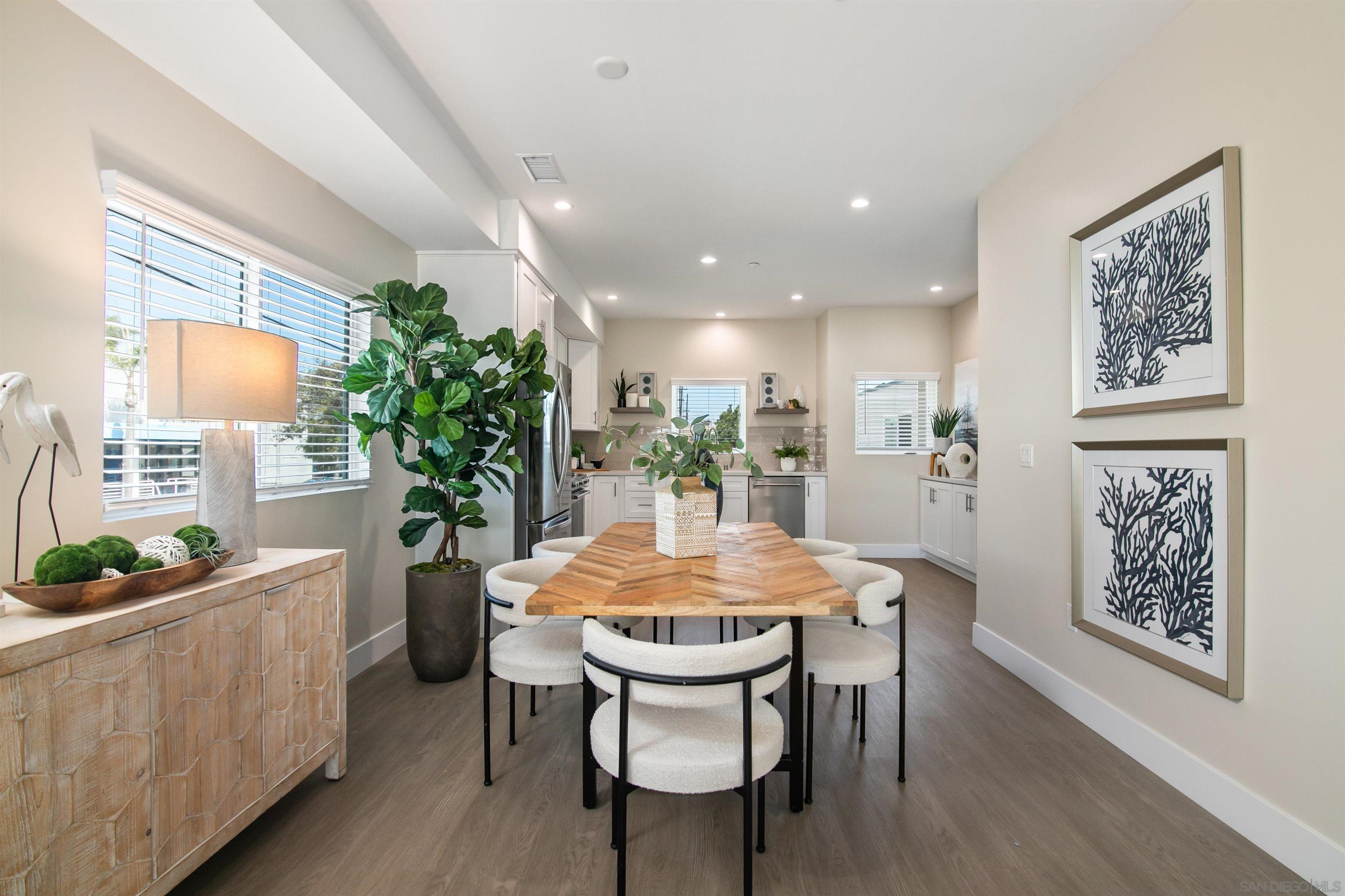 Detail Gallery Image 5 of 20 For 1956  Hornblend St  #8,  San Diego,  CA 92109 - 2 Beds | 2/1 Baths