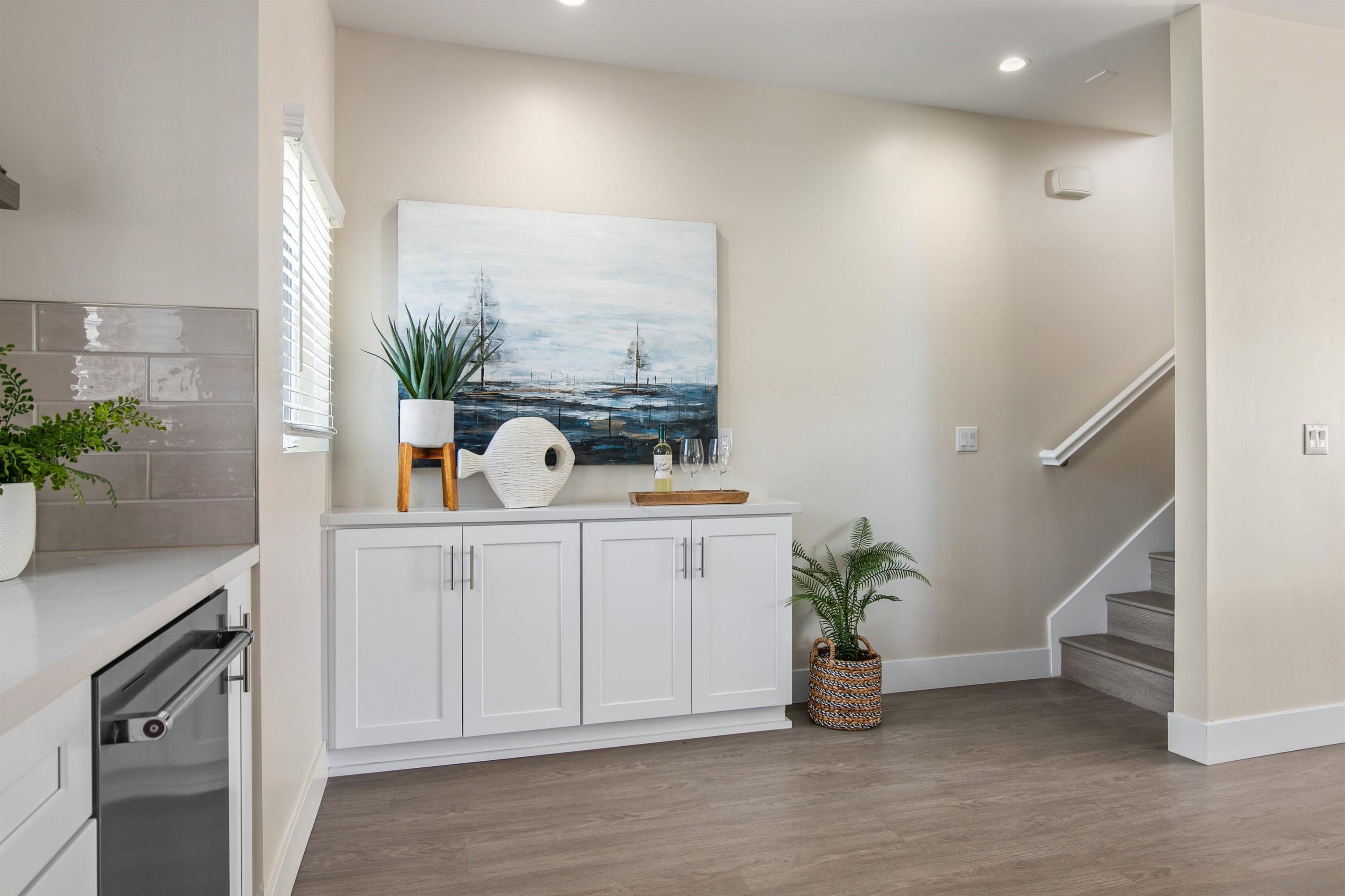 Detail Gallery Image 8 of 20 For 1956  Hornblend St  #8,  San Diego,  CA 92109 - 2 Beds | 2/1 Baths