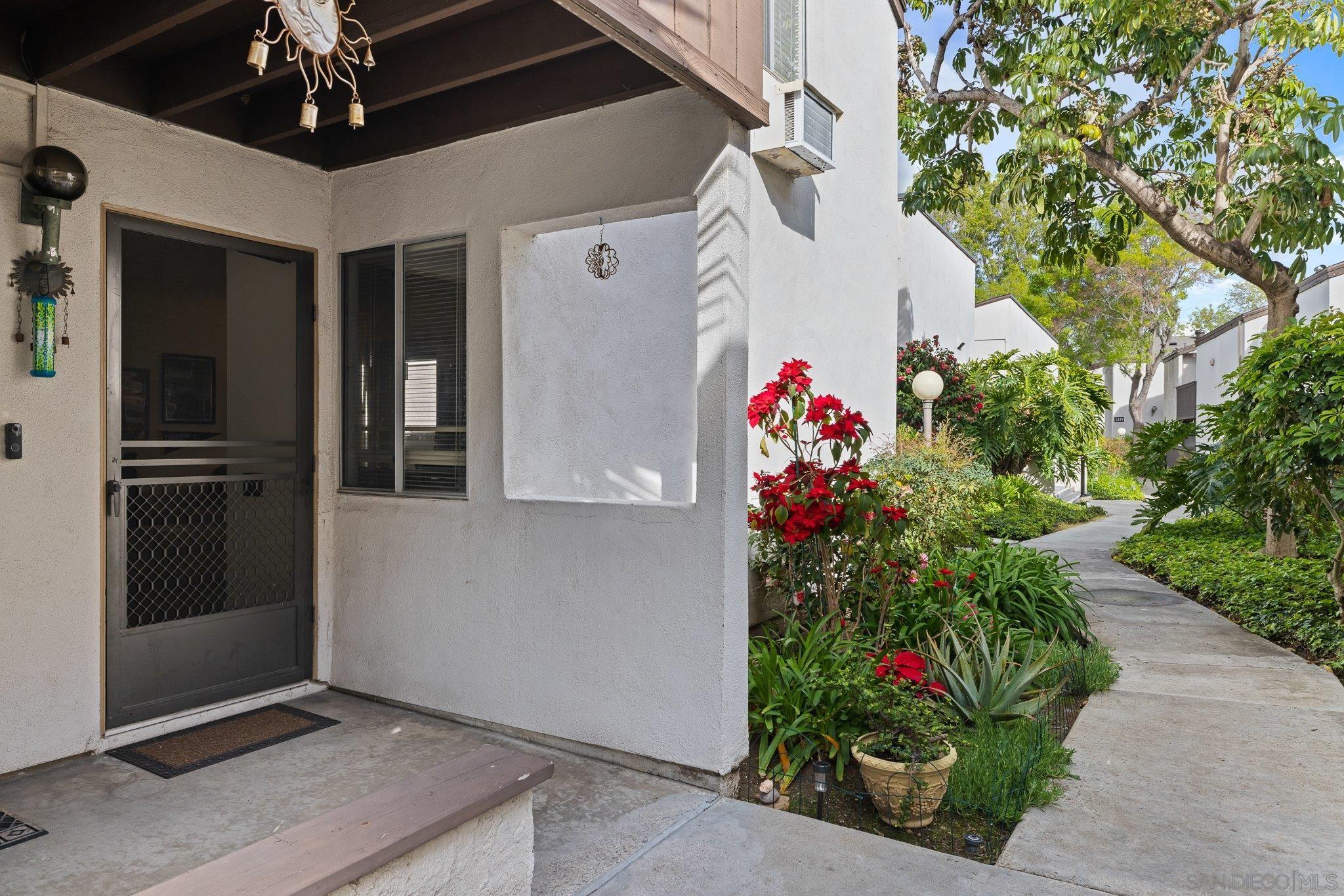 Detail Gallery Image 1 of 1 For 1395  Caminito Gabaldon  #F,  San Diego,  CA 92108 - 1 Beds | 1 Baths