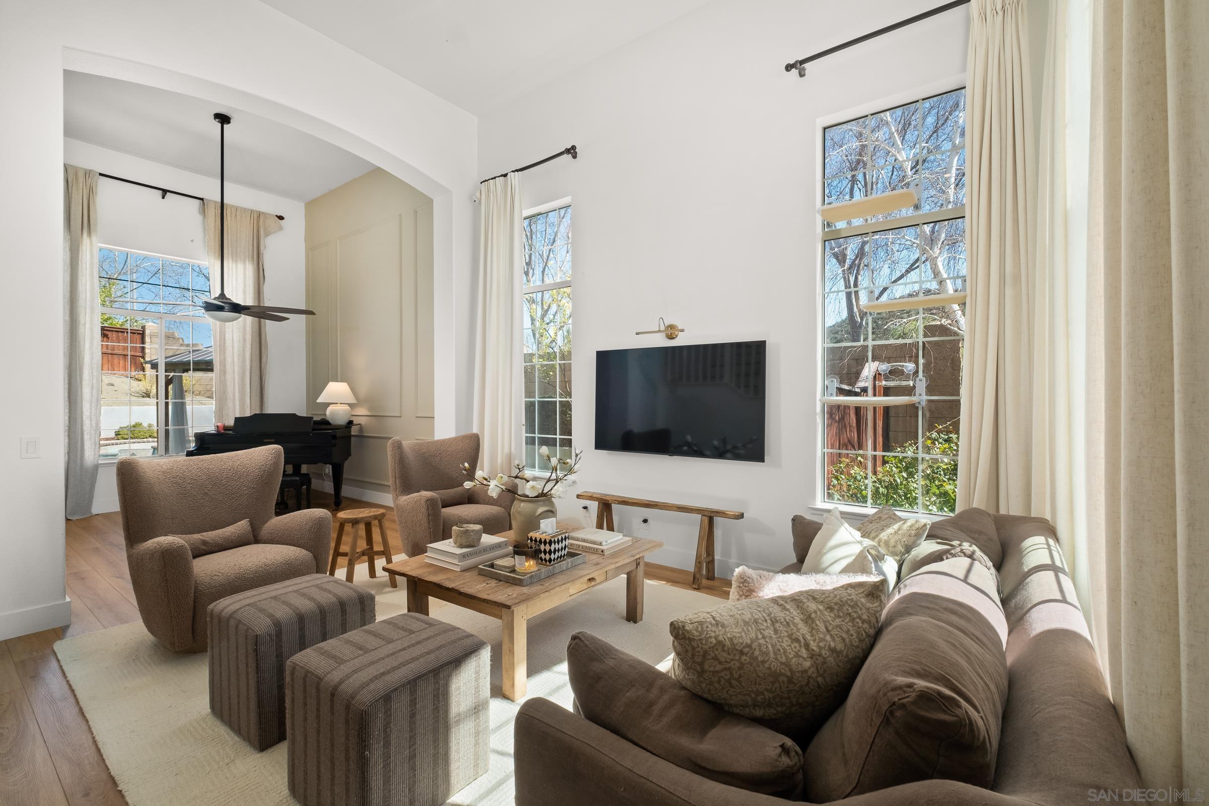 Detail Gallery Image 1 of 1 For 27954  Canyon Hills Way, Murrieta,  CA 92563 - 5 Beds | 3 Baths