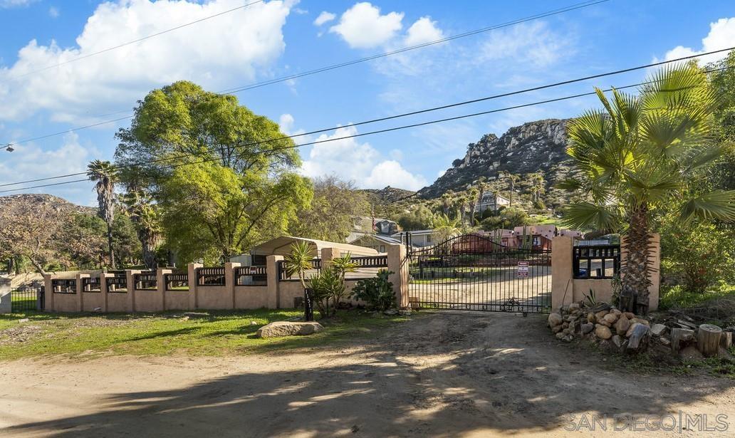 Detail Gallery Image 1 of 1 For 11511  Rocky Ln, Lakeside,  CA 92040 - 2 Beds | 1 Baths