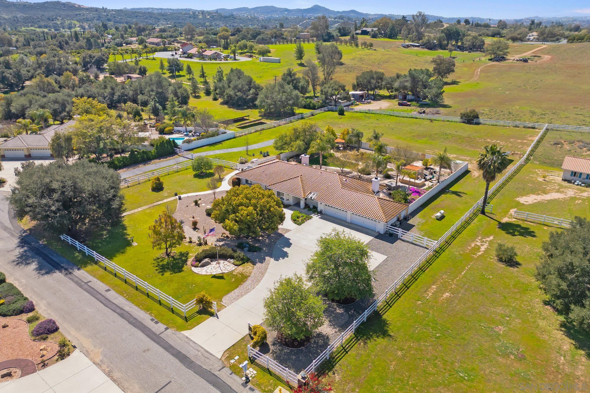 Detail Gallery Image 1 of 1 For 29020  Fruitvale Ln, Valley Center,  CA 92082 - 4 Beds | 3 Baths