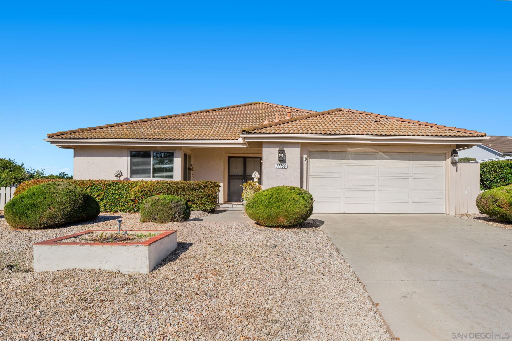 Detail Gallery Image 1 of 1 For 17766  Corte Barquero, San Diego,  CA 92128 - 2 Beds | 2 Baths