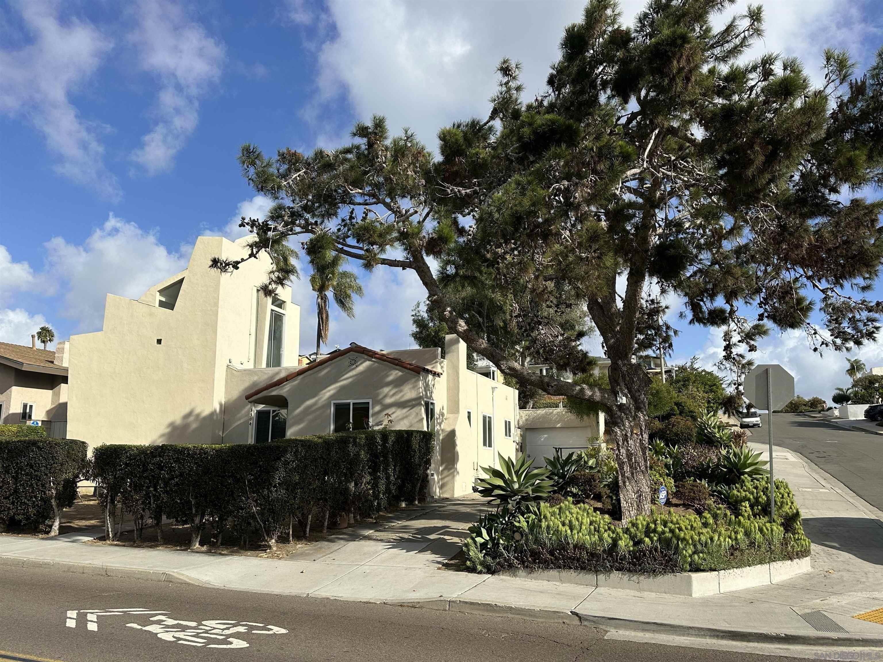 Detail Gallery Image 1 of 1 For 3304  Canon Street, San Diego,  CA 92106 - 3 Beds | 2 Baths