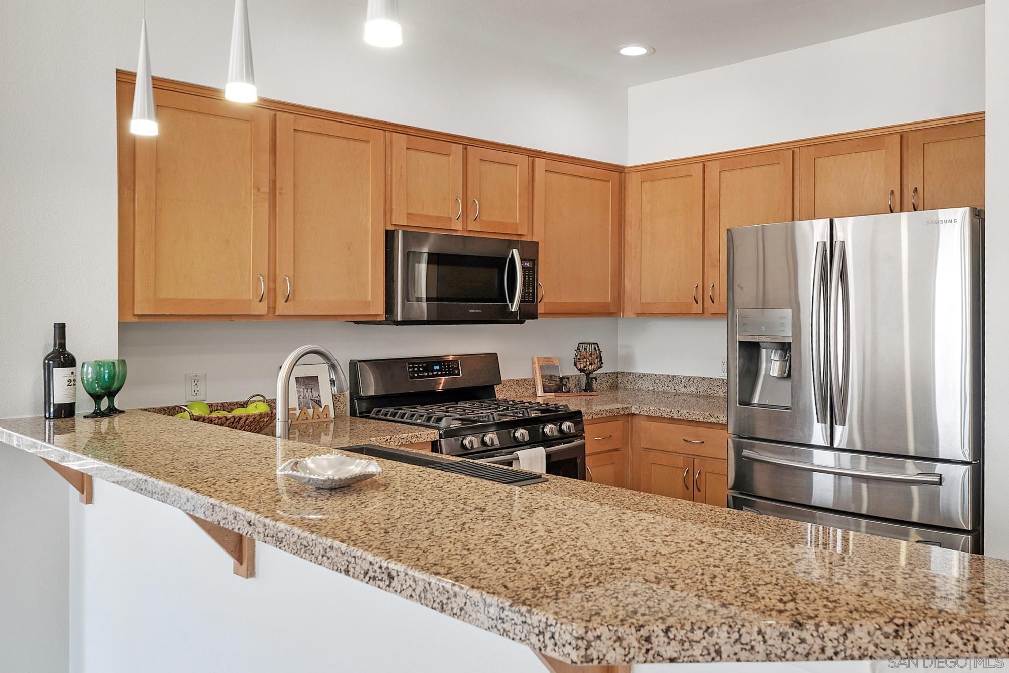 Detail Gallery Image 1 of 1 For 450  J St  #6251,  San Diego,  CA 92101 - 2 Beds | 2 Baths