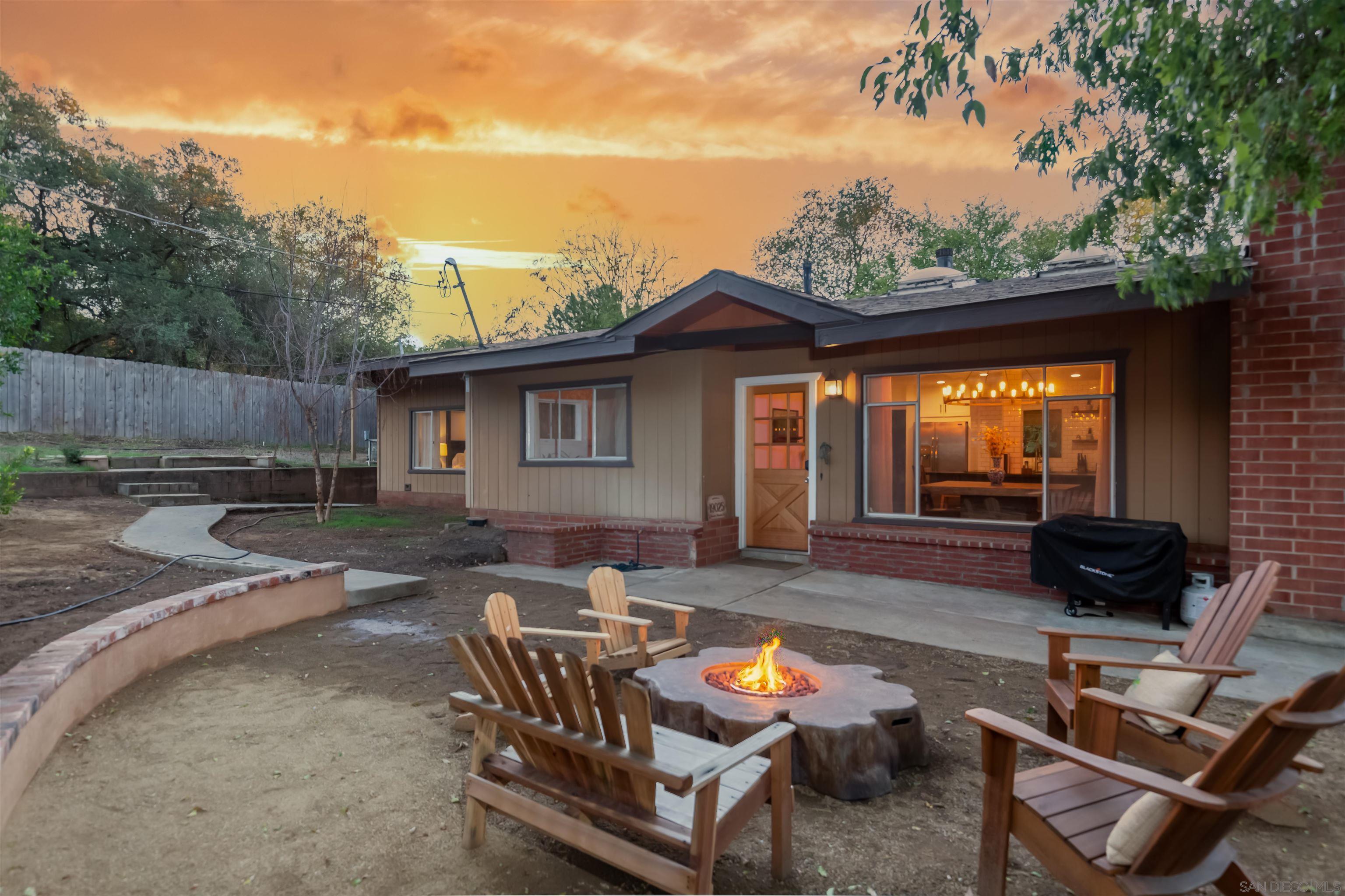 Detail Gallery Image 1 of 1 For 19025  Paradise Mountain, Valley Center,  CA 92082 - 5 Beds | 4 Baths