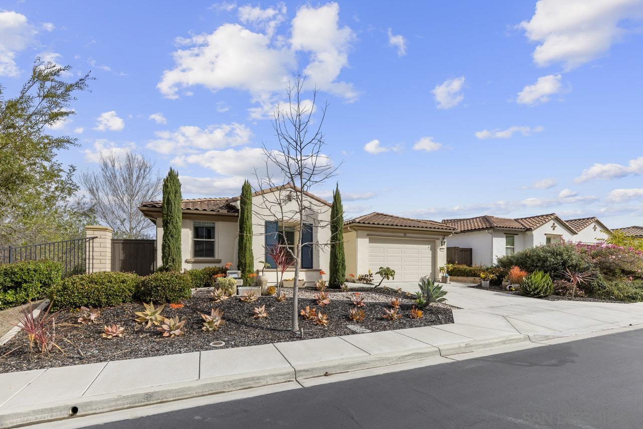 Detail Gallery Image 1 of 1 For 432  Adobe Estates Dr, Vista,  CA 92083 - 4 Beds | 2/1 Baths