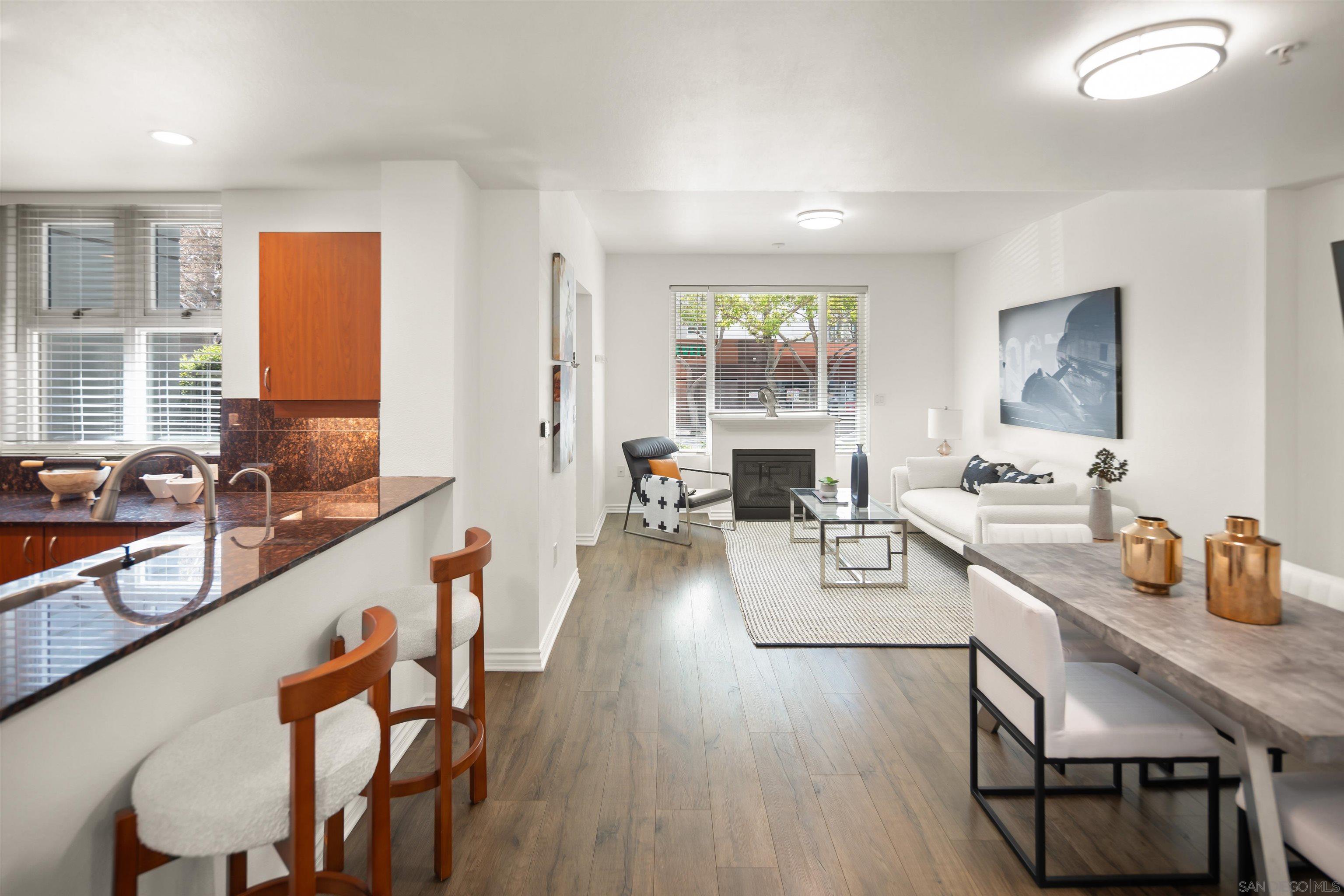 Detail Gallery Image 1 of 1 For 300 W Beech St  #2,  San Diego,  CA 92101 - 3 Beds | 2/1 Baths